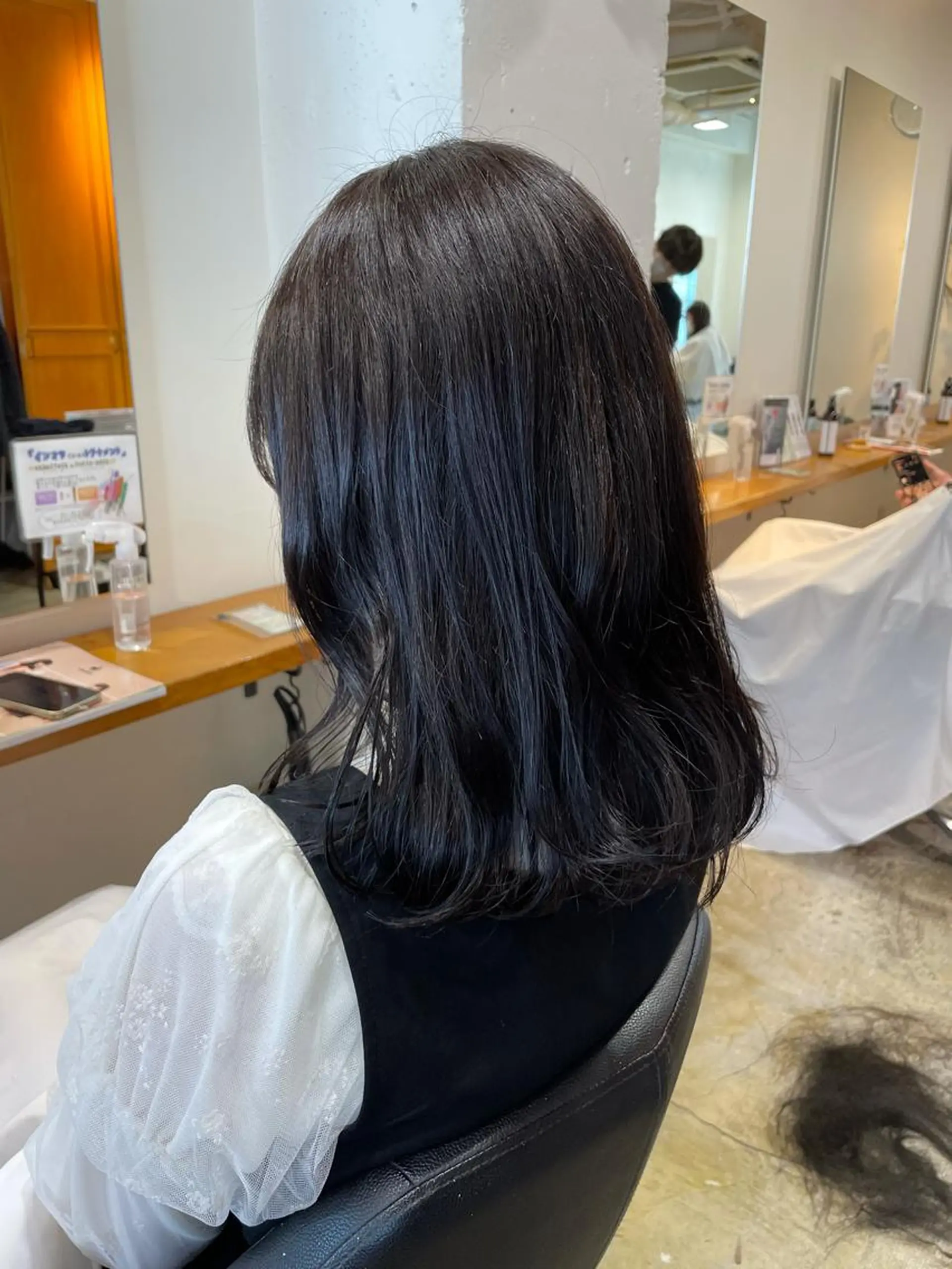 ミディアム カラー ダークグレー カット ヘアカラー トリートメント MIOベージュカラー 柔らかいカラーのヘアスタイル
