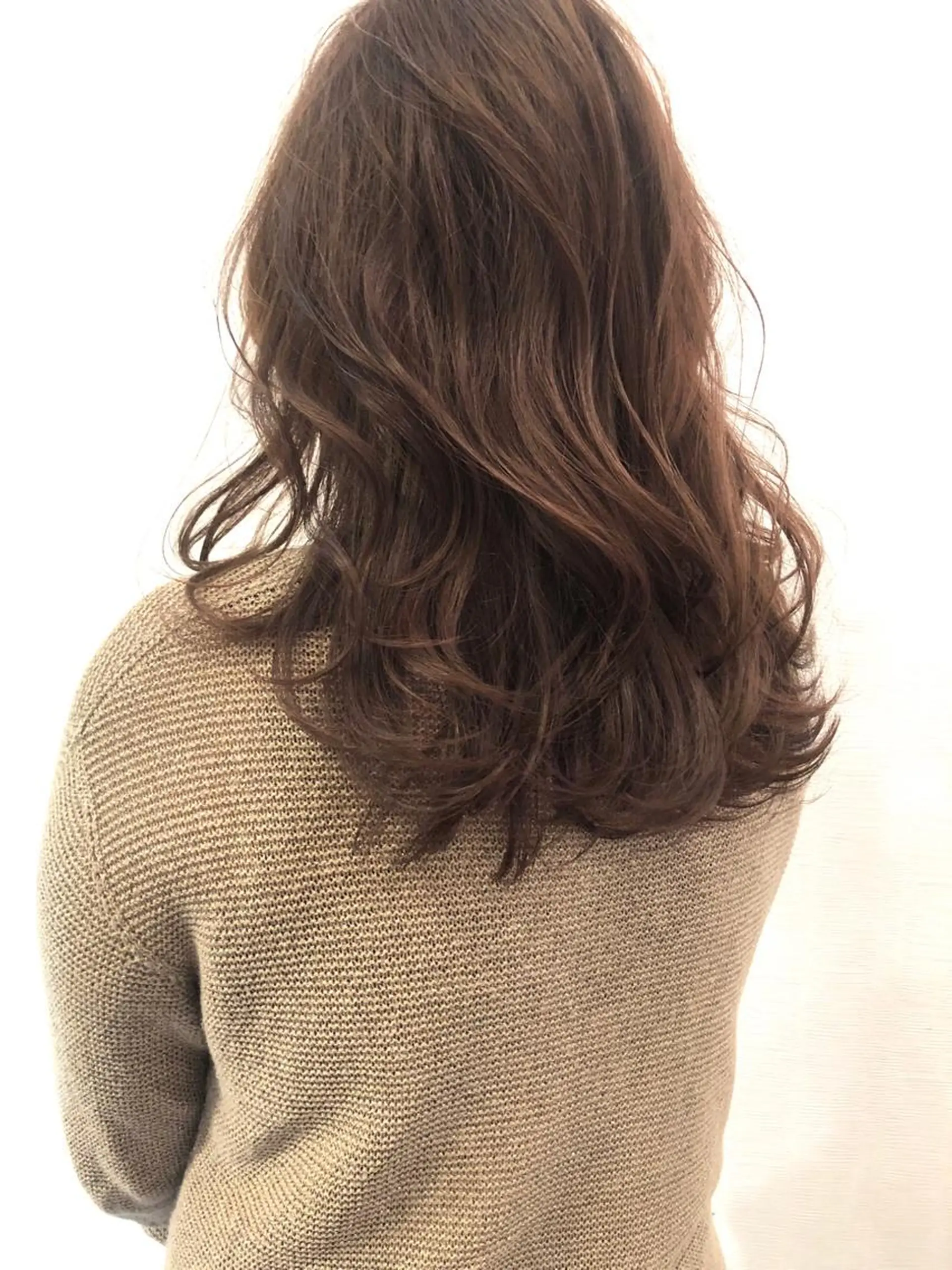 セミロング カラー ベージュカラー バイオレットカラー ヘアカラー トリートメント 平川 友希子のヘアスタイル