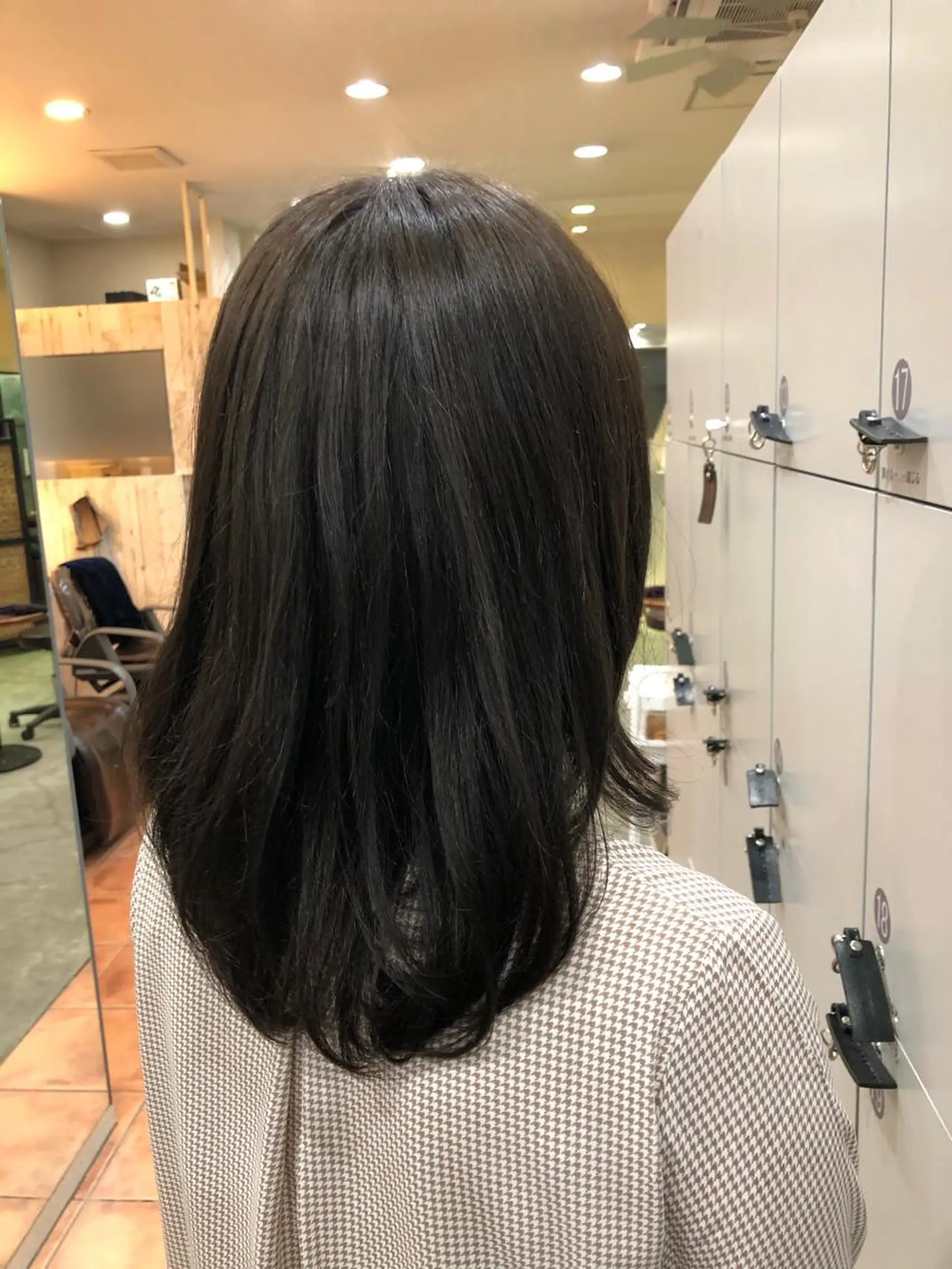 セミロング カラー アディクシーカラー 透明感カラー 小野 遥南のヘアスタイル