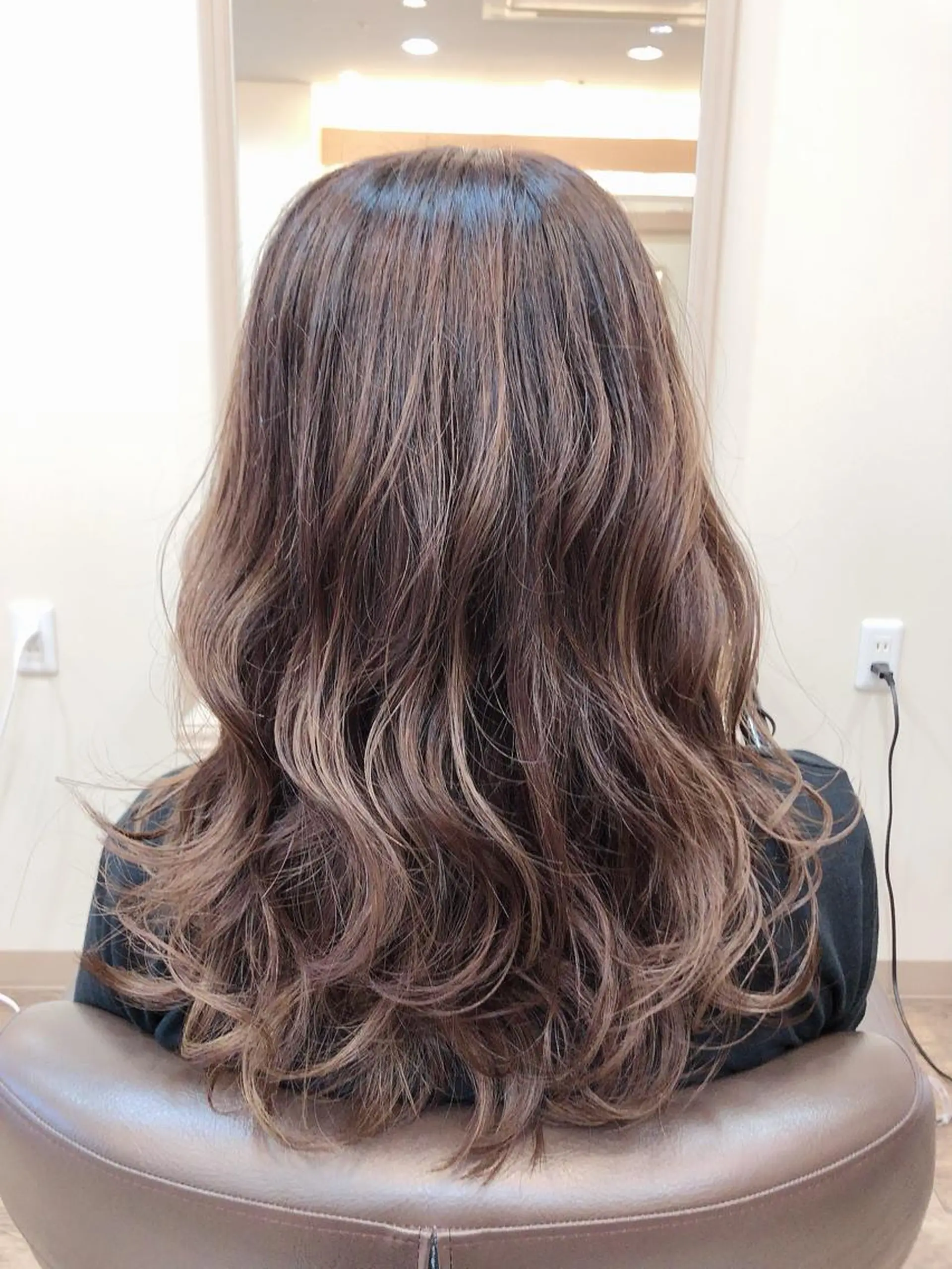 セミロング カラー ハイライトカラー ハイライト ヘアカラー 尚平 40代からの 髪質改善専門のその他イメージ