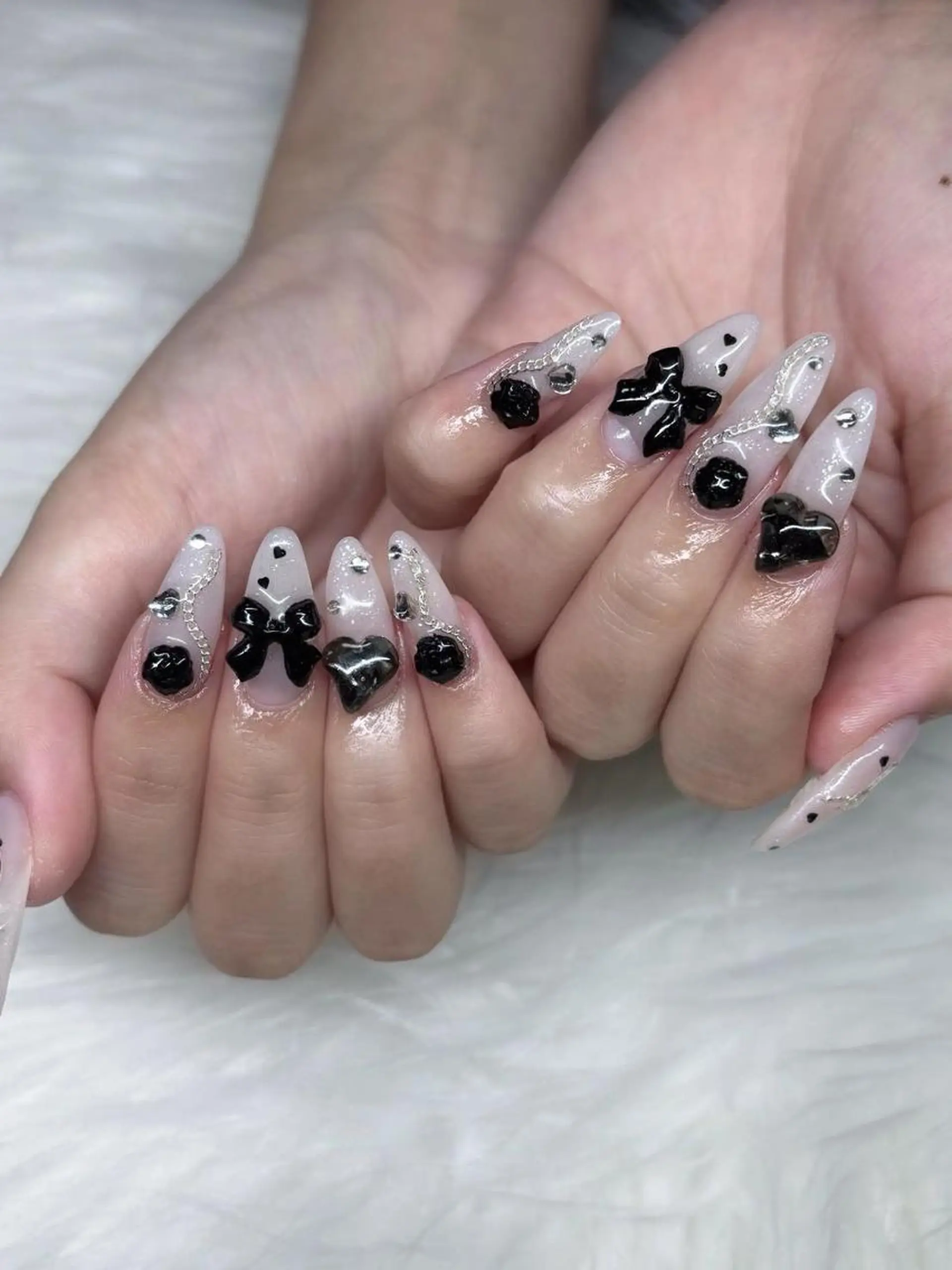 ネイル ボルドー チークネイル クリアネイル 成人式 フラッシュネイル Mai 🪽🩵のネイルデザイン