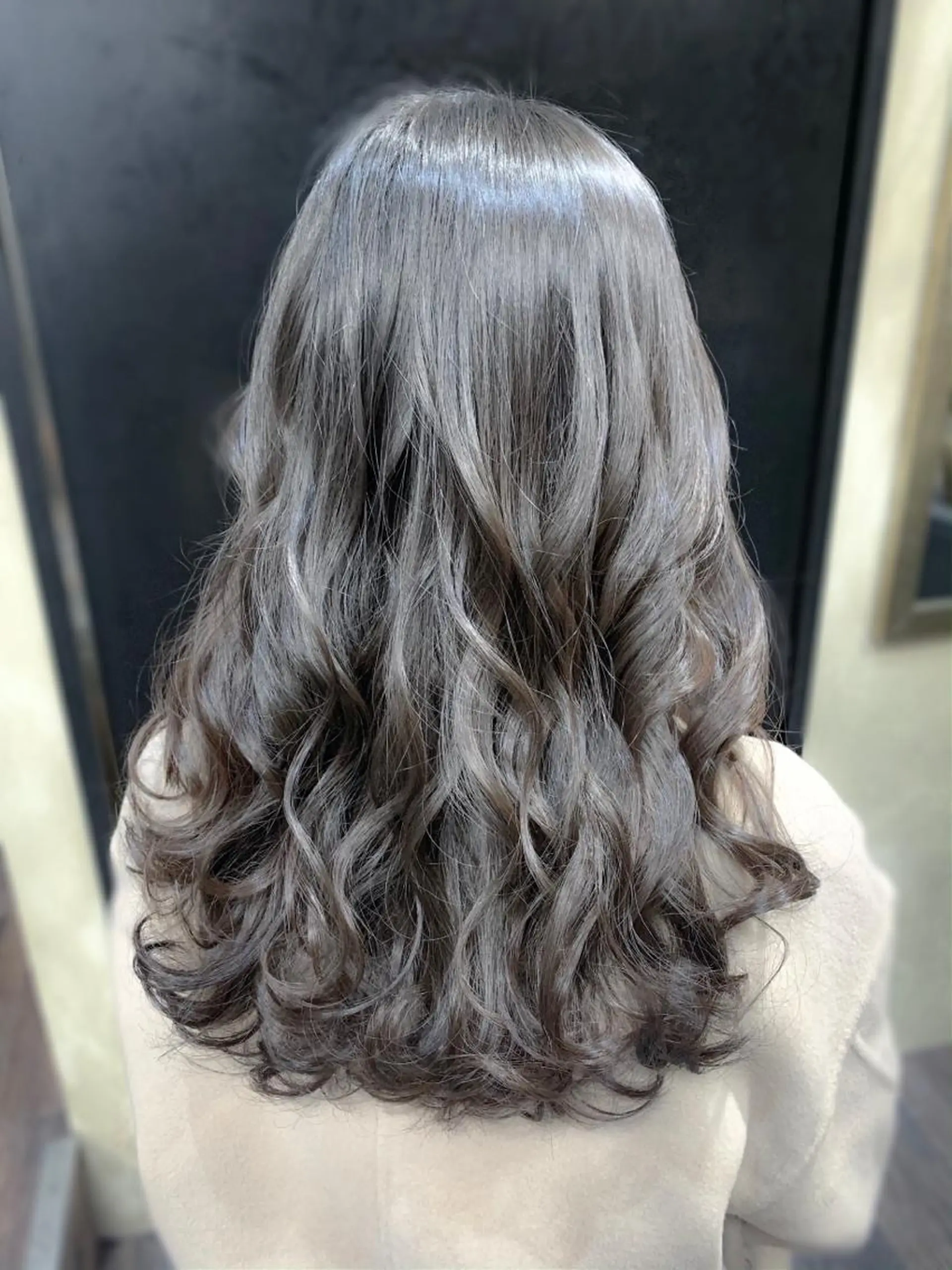 セミロング カラー 平 ちひろのヘアスタイル