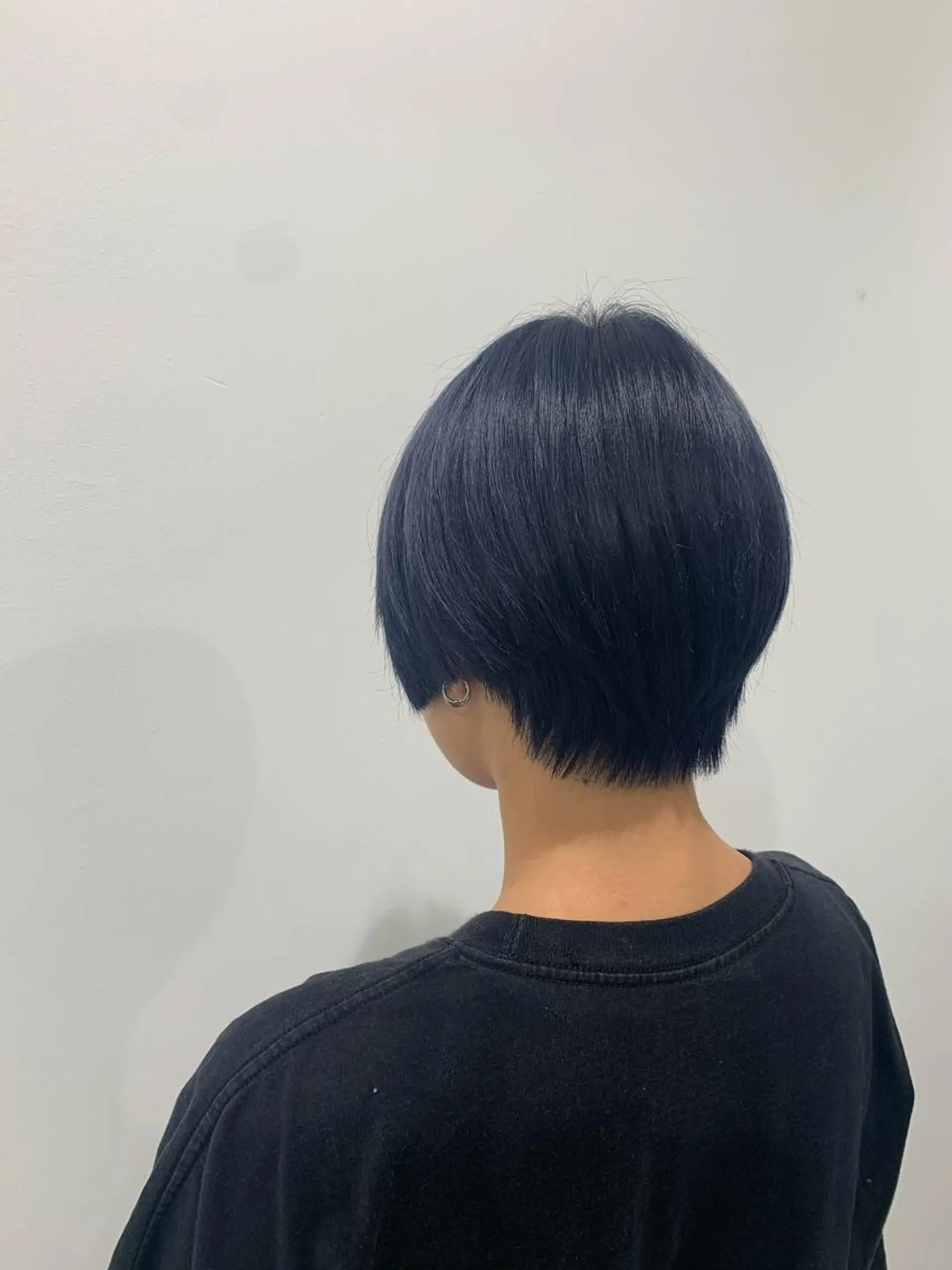 ショート カラー ブルーカラー ネイビーカラー ヘアカラー TAKUMI .のヘアスタイル