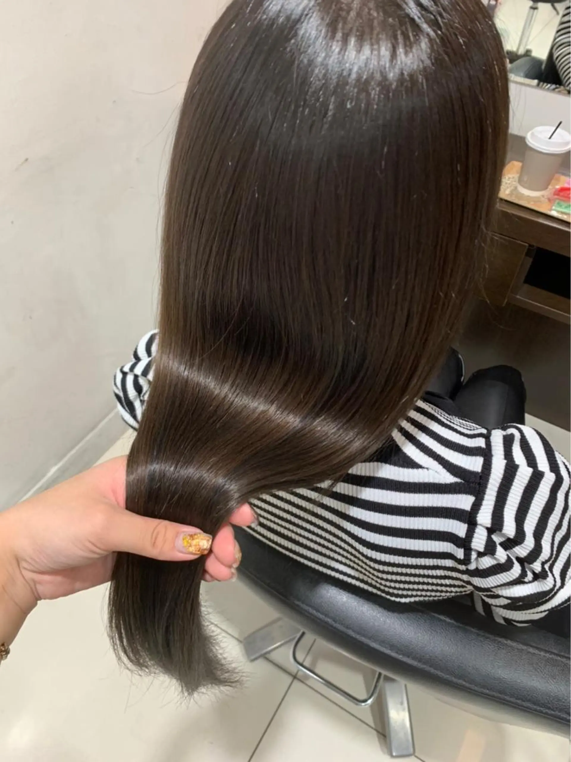 セミロング 白髪ぼかしモデル募集 今村理央奈のヘアスタイル