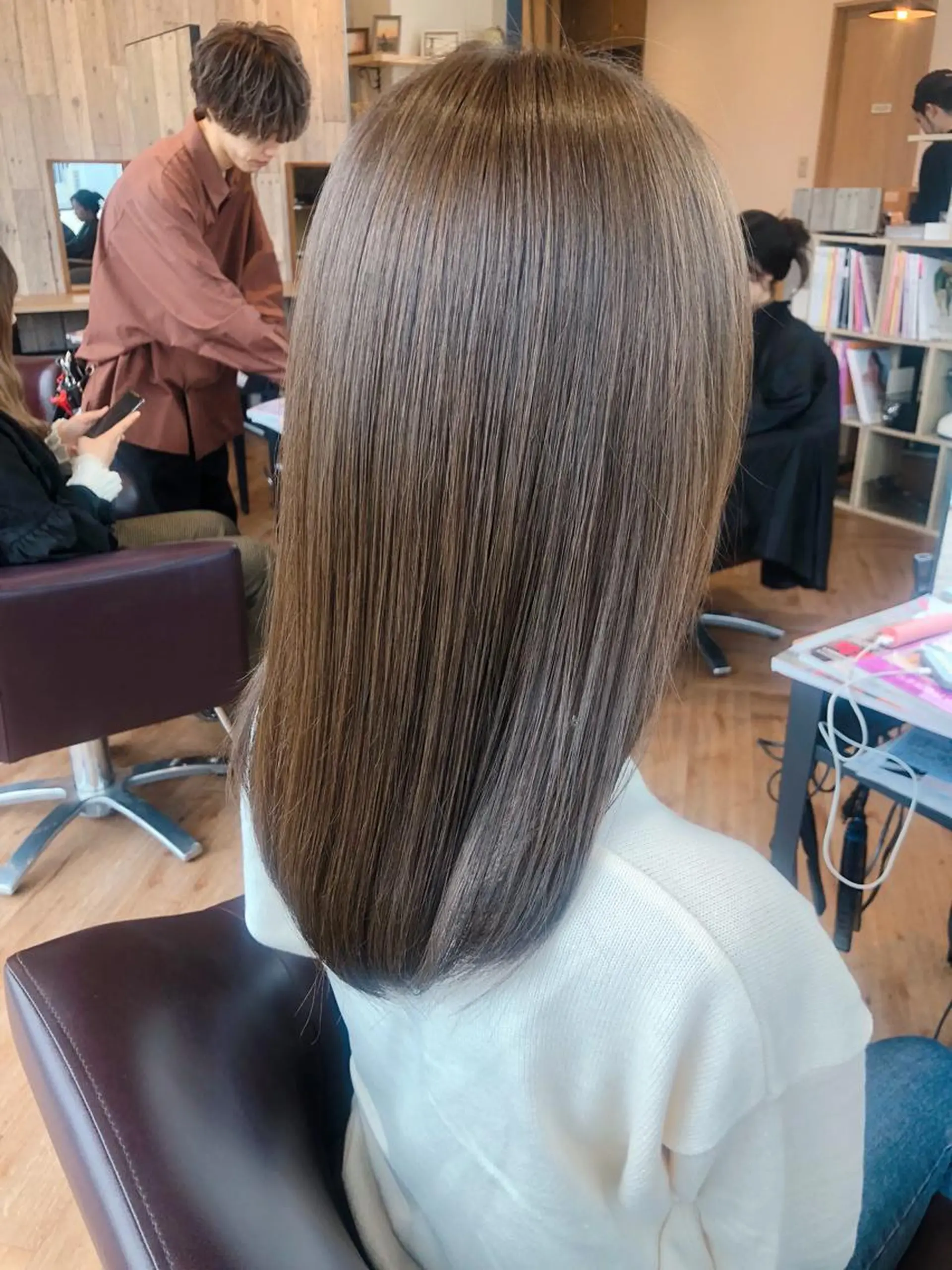 ミディアム カラー 韓国ヘア顔周りカット 艶髪ベージュtamaのヘアスタイル