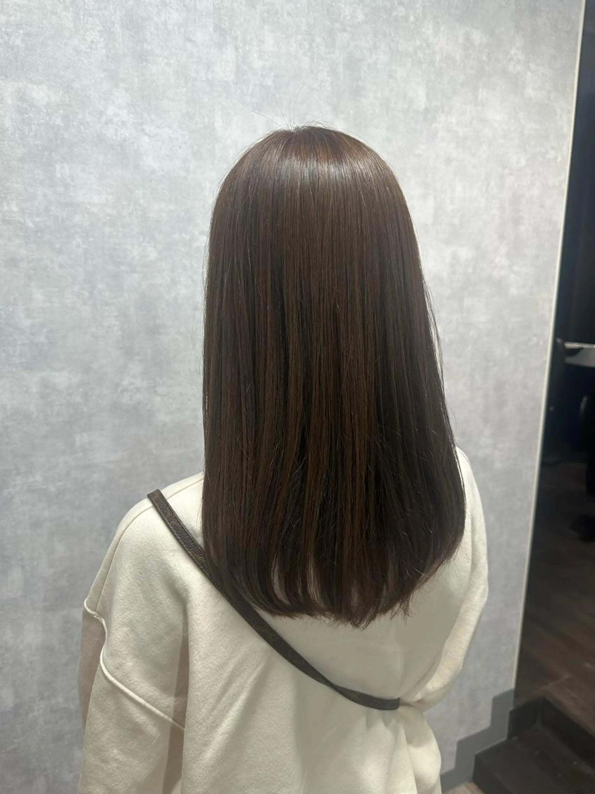 セミロング カット ハットリ 代表のヘアスタイル