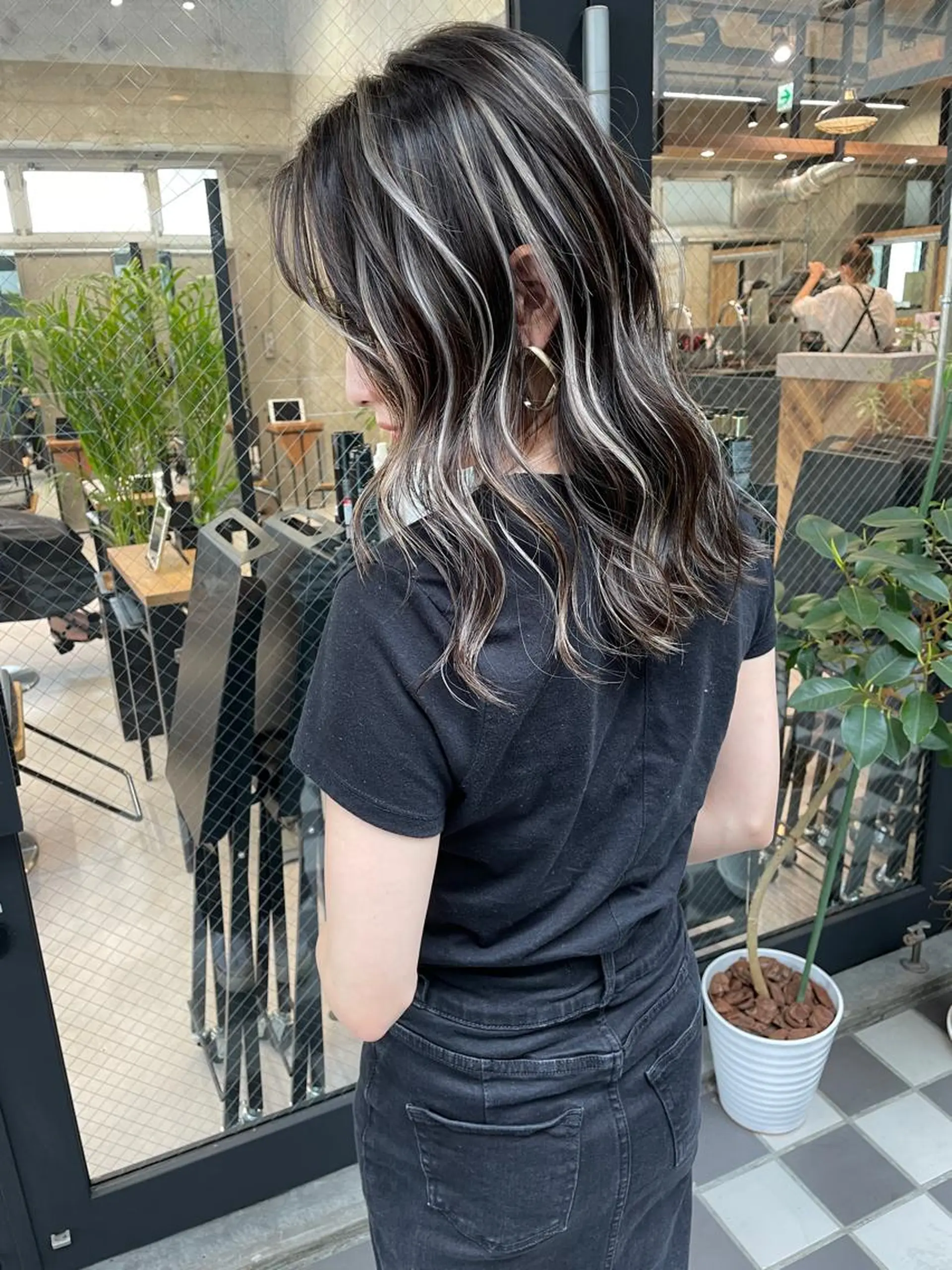 セミロング カラー グレージュ ハイライトカラー メッシュ ボブ 外国人風カラー SALOWIN  原宿ash所属・タナカ タクヤのヘアスタイル