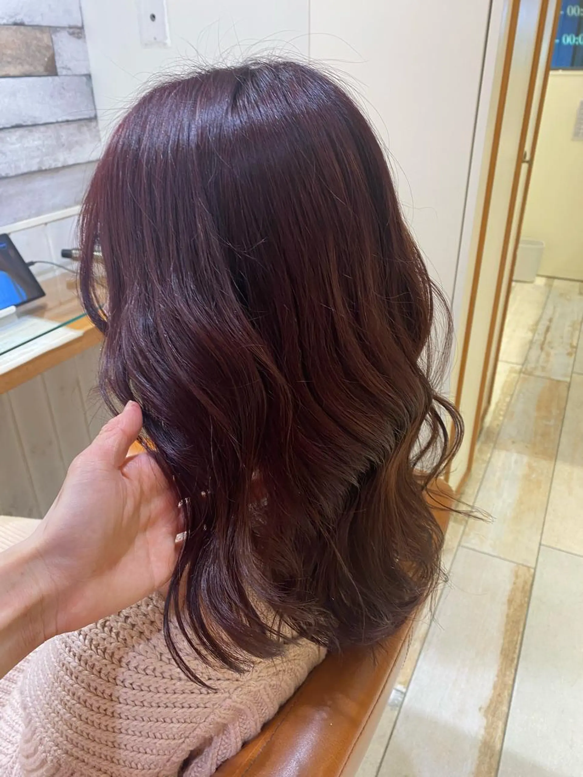 セミロング 🌸小島友梨香🌸 ブリーチカラーのヘアスタイル