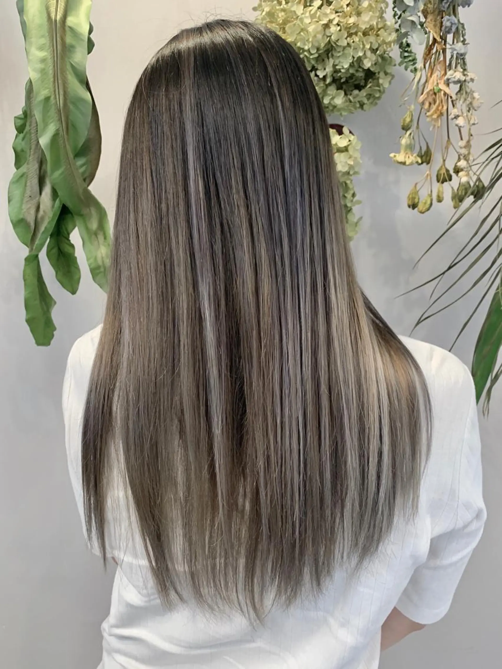 ロング カラー グラデーションカラー ハイライトカラー ハイライト 宮永 智香のヘアスタイル