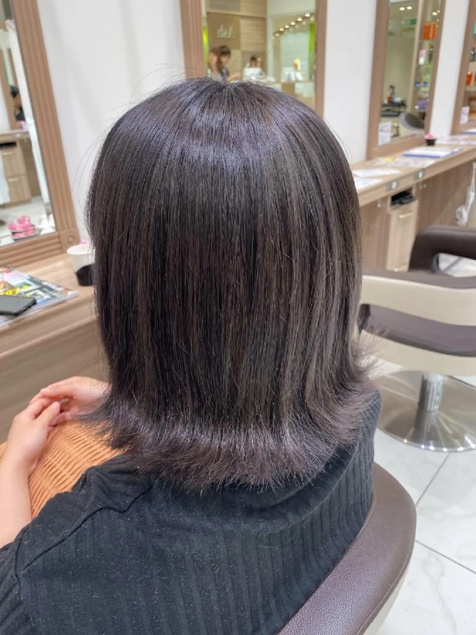 ミディアム カラー アッシュ アッシュグレー ブリーチ 中村 和貴のヘアスタイル