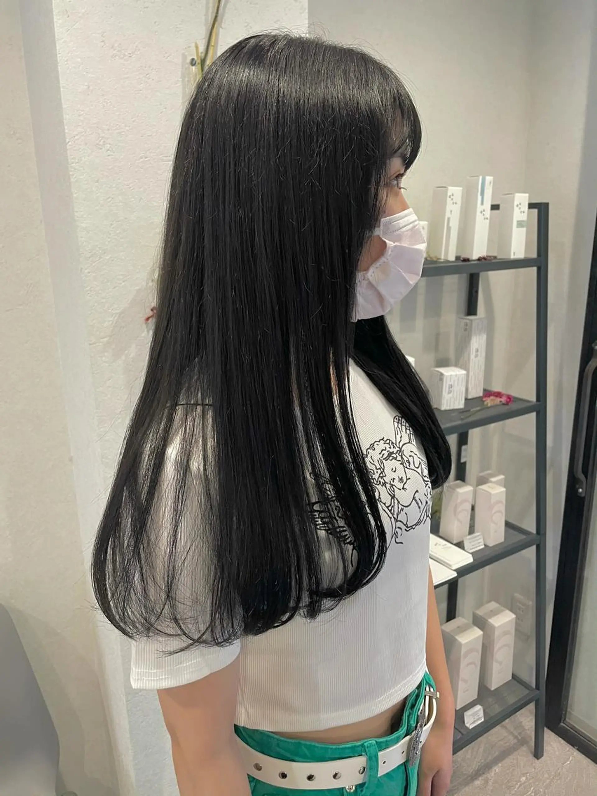 ロング カラー 透明感カラー ダークグレー イルミナカラー 髪質改善 安藤 佑衣のヘアスタイル