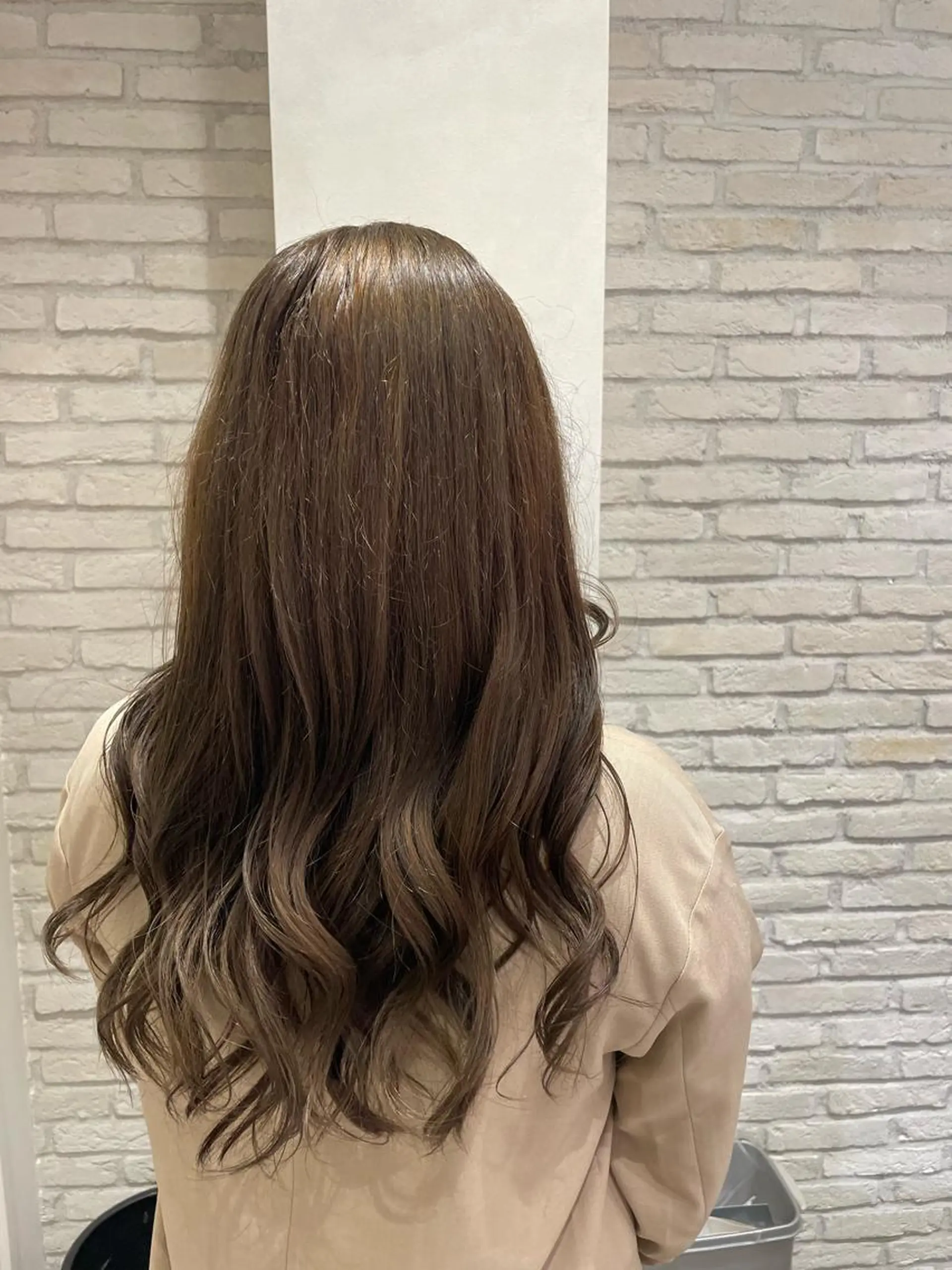 ロング カラー ベージュカラー ブリーチ 透明感カラー ハイライトカラー オリーブベージュ エクステ エクステ/ハイトーン 🐏☁️miminaのヘアスタイル