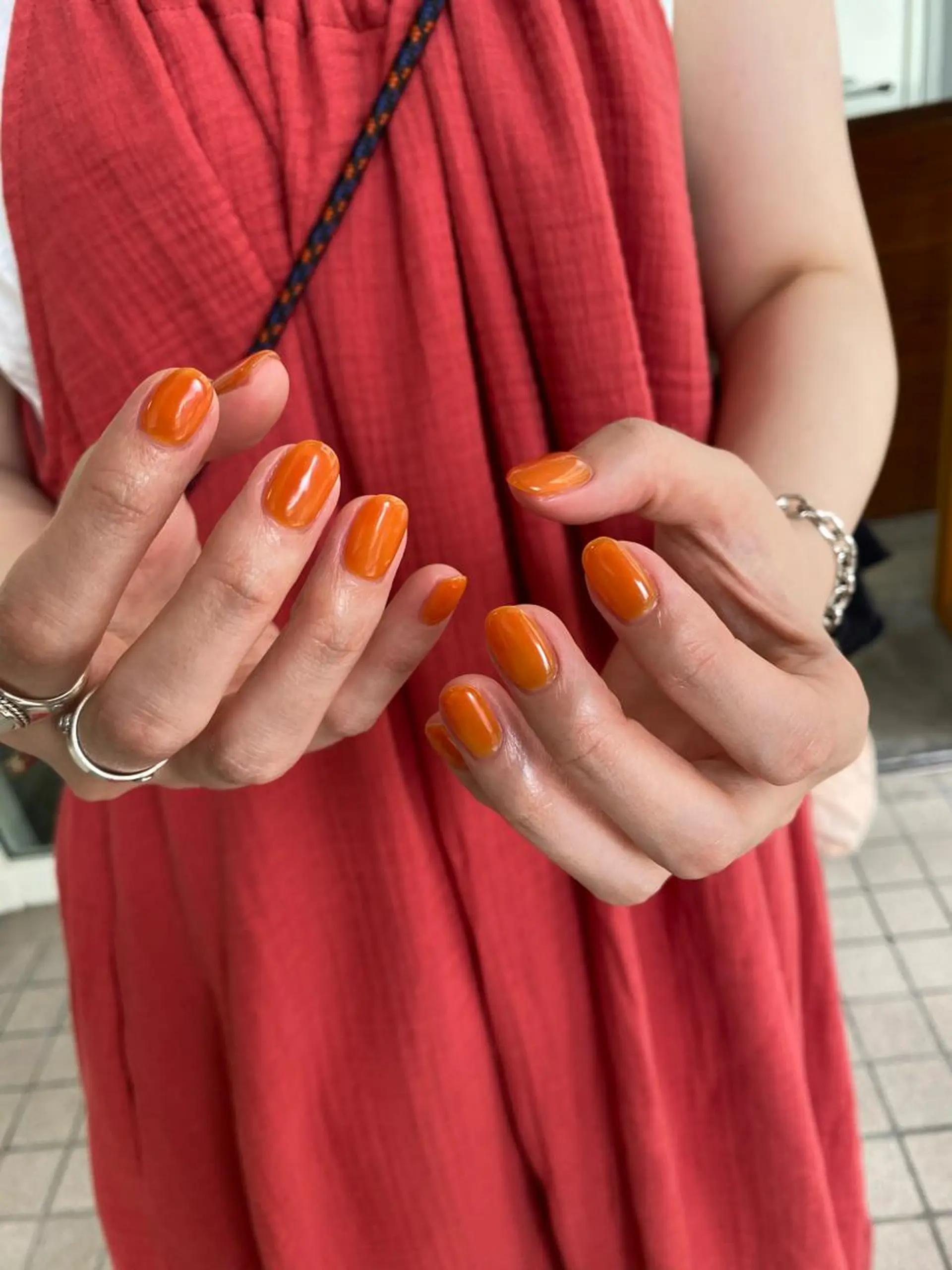 ネイル ワンカラーネイル オレンジ ハンドネイル nable.所属・栗林 実莉のネイルデザイン