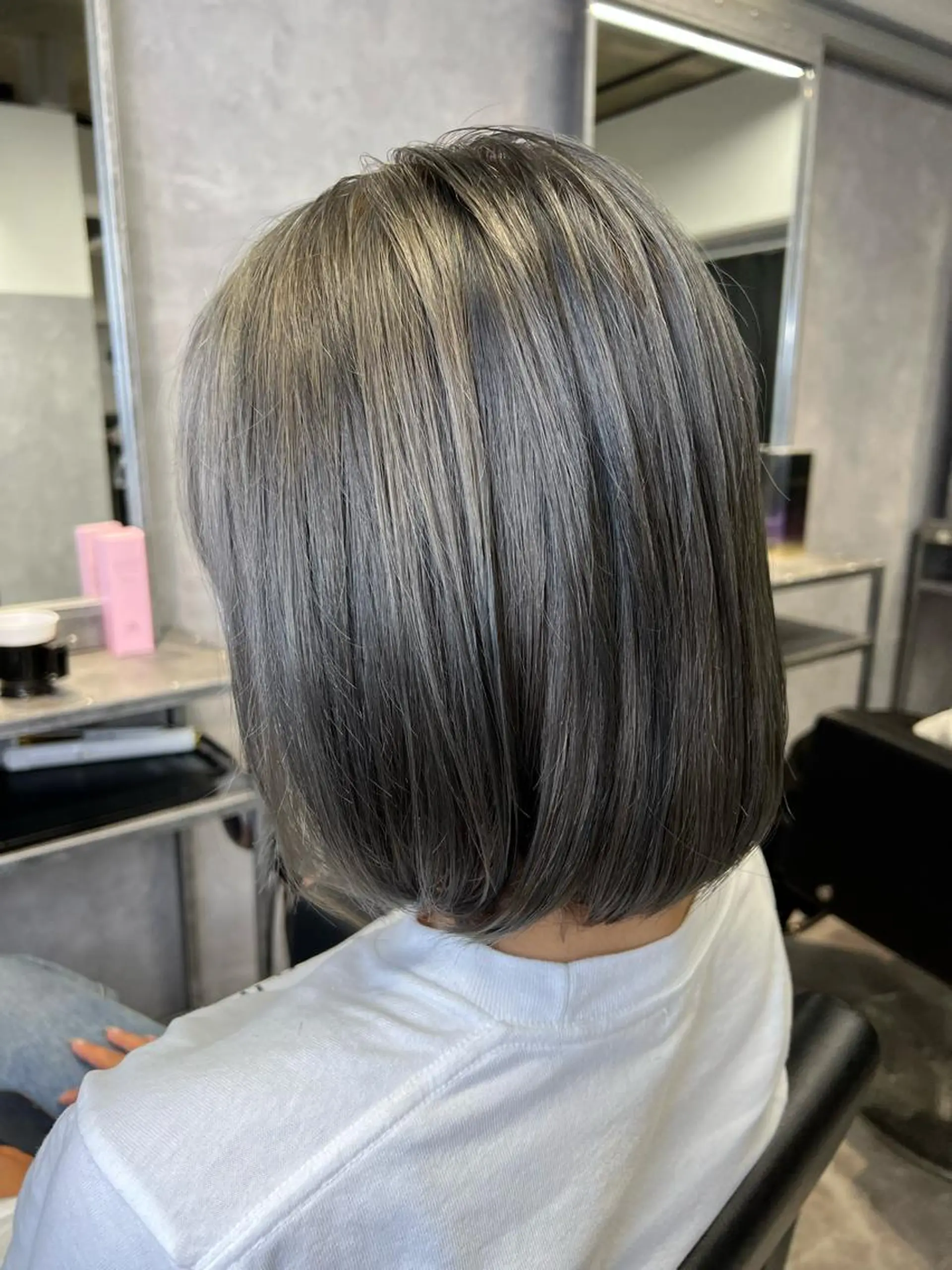 ミディアム カラー ヘアアレンジ ベージュカラー ブリーチ ダブルカラー ミルクティーベージュ ヨシンモリ _WHITE鳳所属・ミルクティーベージュ ハイライトヘアHIのヘアスタイル