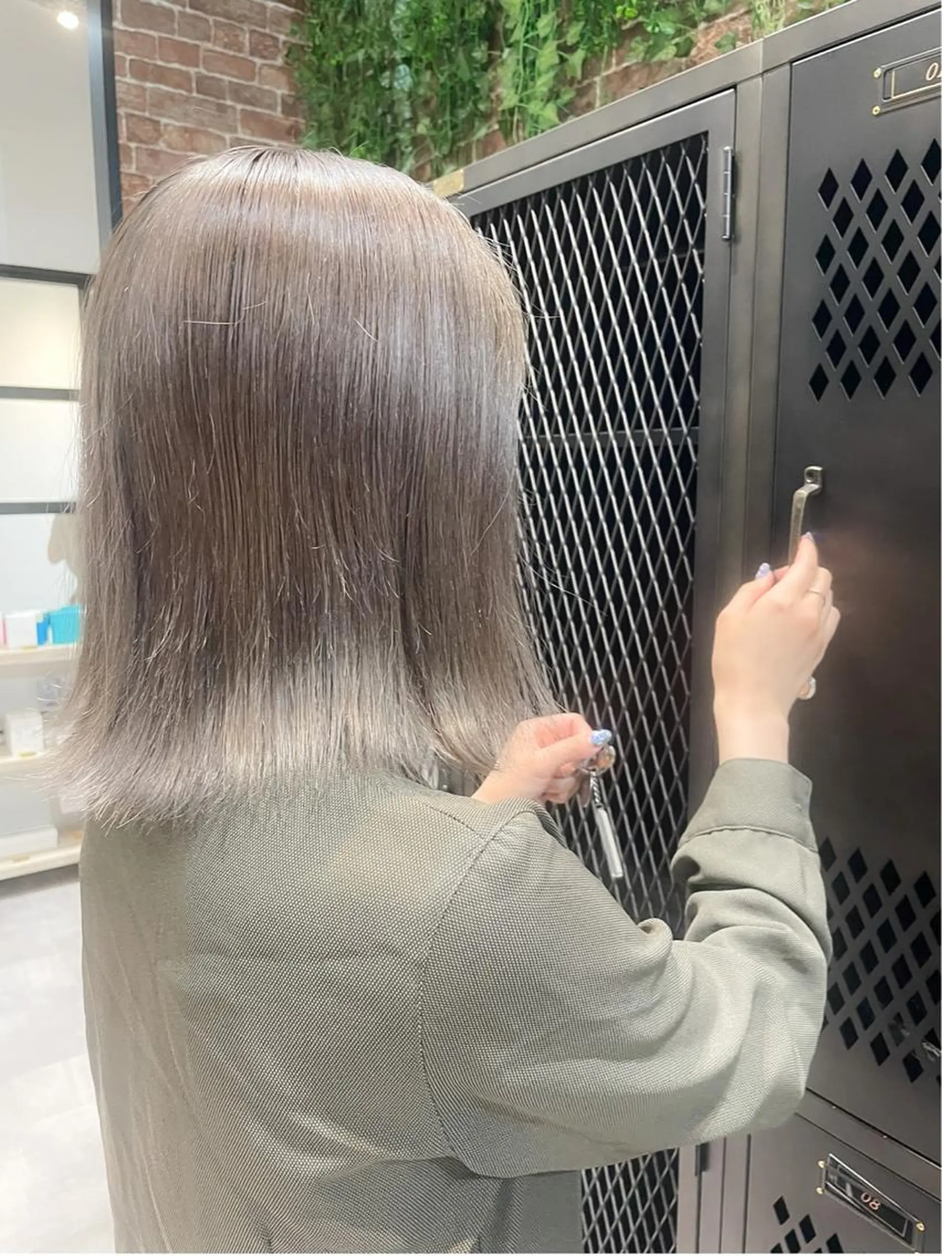 ミディアム ミディアムパーマ ボブ デート ハイライト 髪質改善 ヘアカラー トリートメント 【20代ダメージ毛に 髪質改善】のヘアスタイル