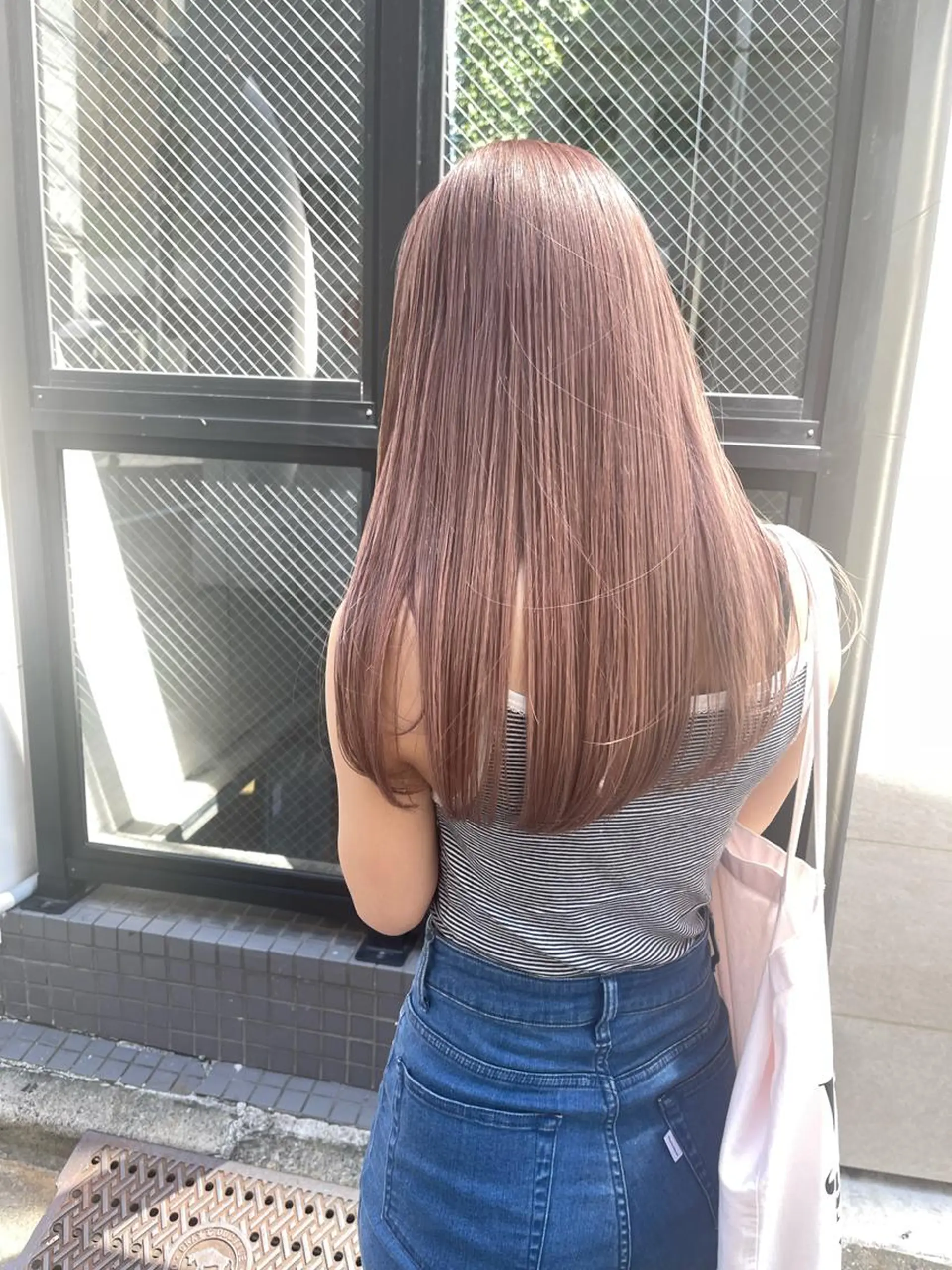 セミロング カラー ベージュカラー ブリーチ ダブルカラー インナーカラー ミルクティーベージュ 透明感カラー 大人グレージュ有村のヘアスタイル