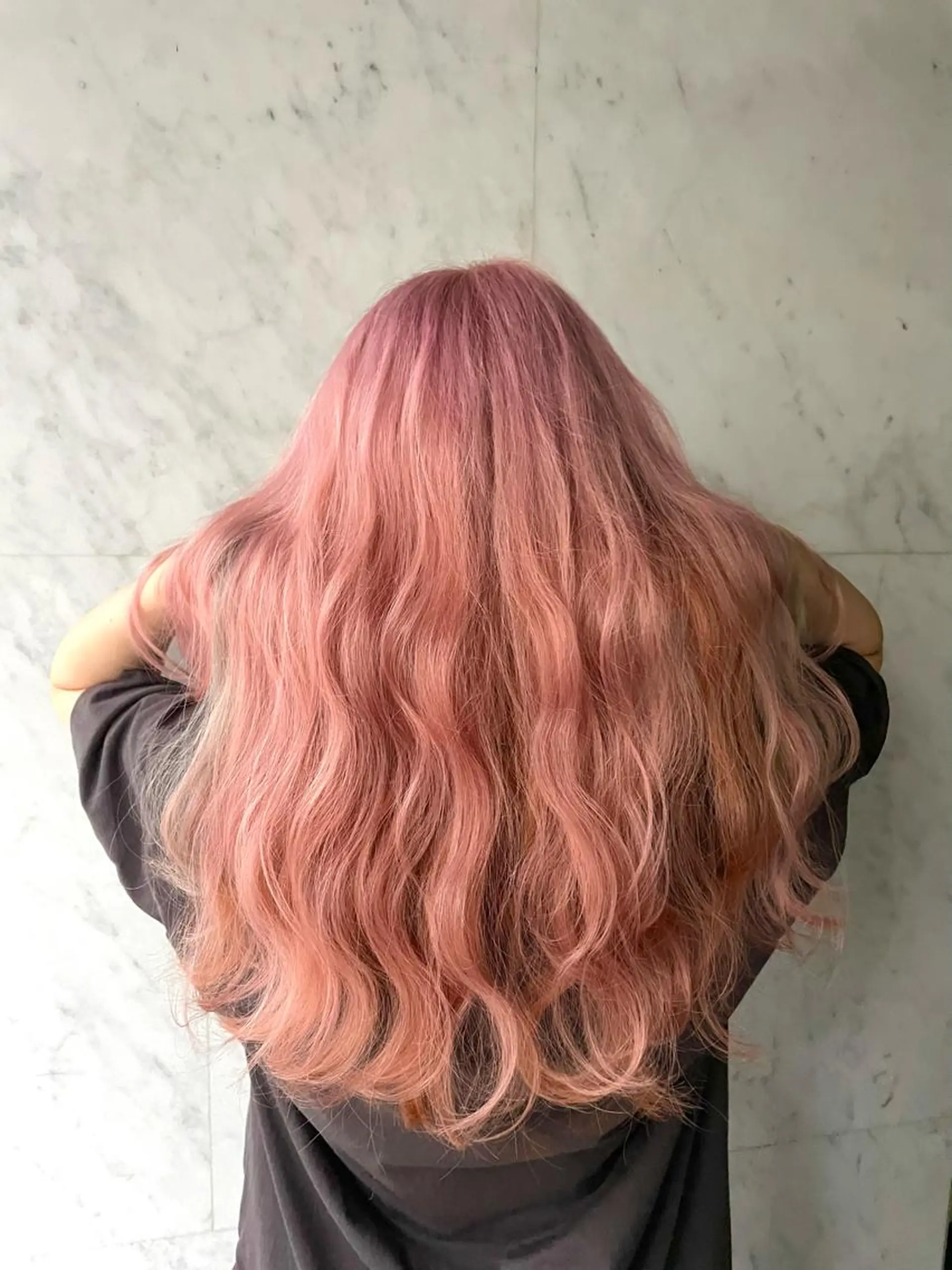 ロング カラー ヘアアレンジ ピンクカラー ブリーチ人気No.1 MANATO🎨🌈のヘアスタイル