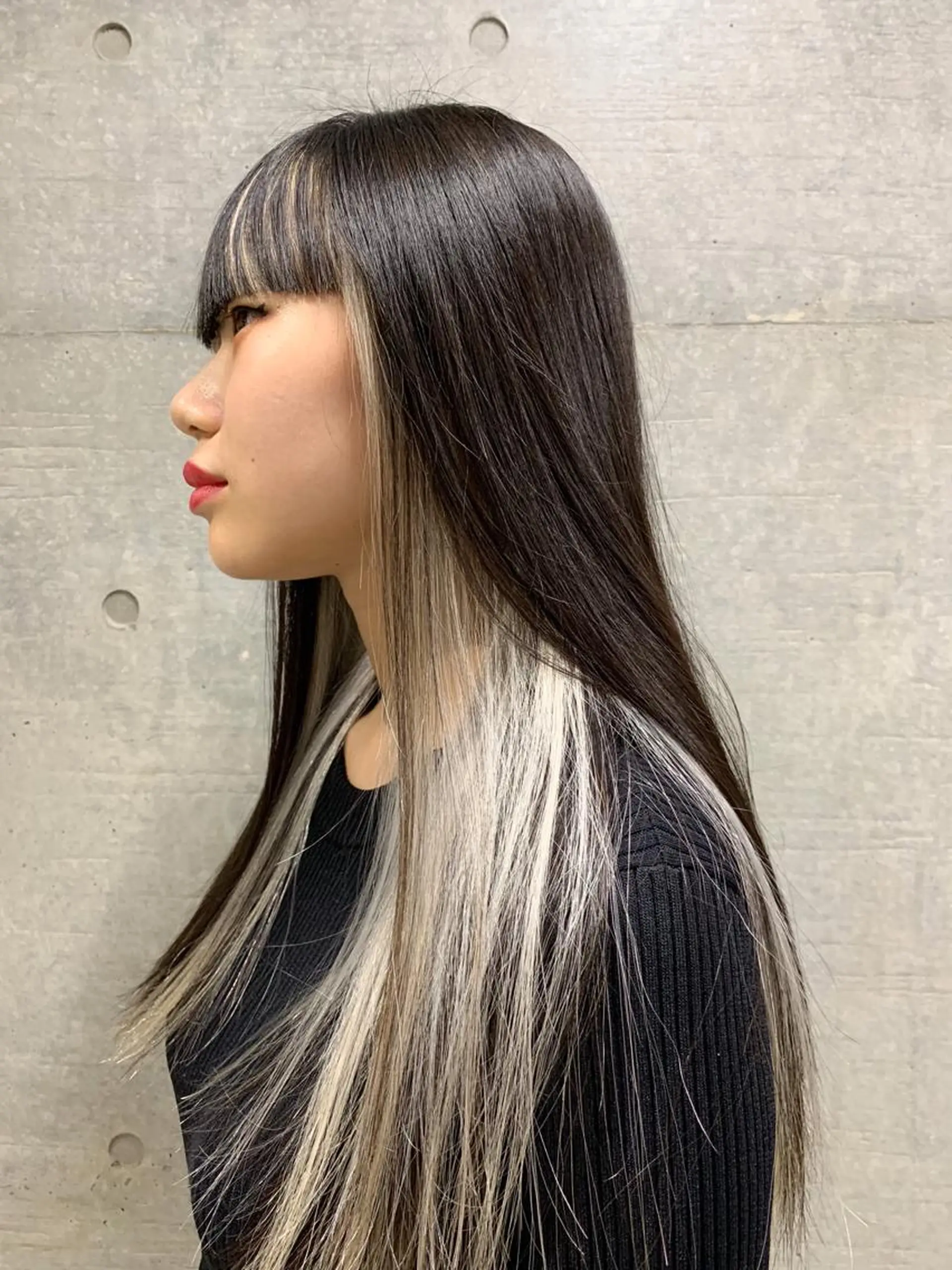 ロング カラー ブリーチ ケアブリーチ インナーカラー シルバー ロング THE./ブリーチ 透感カラー/髪質改善のヘアスタイル