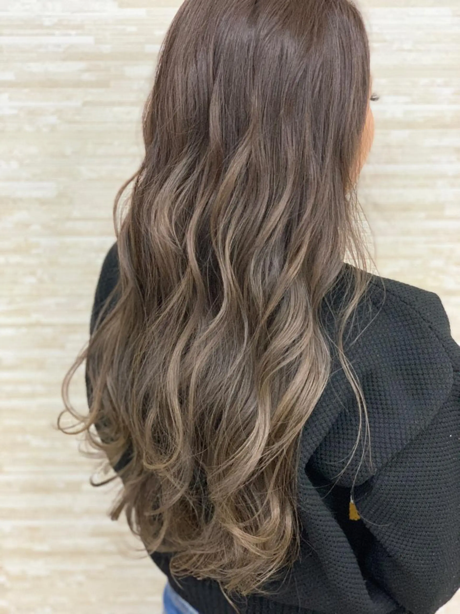ロング ハイライト 小笠原 菜緒のヘアスタイル