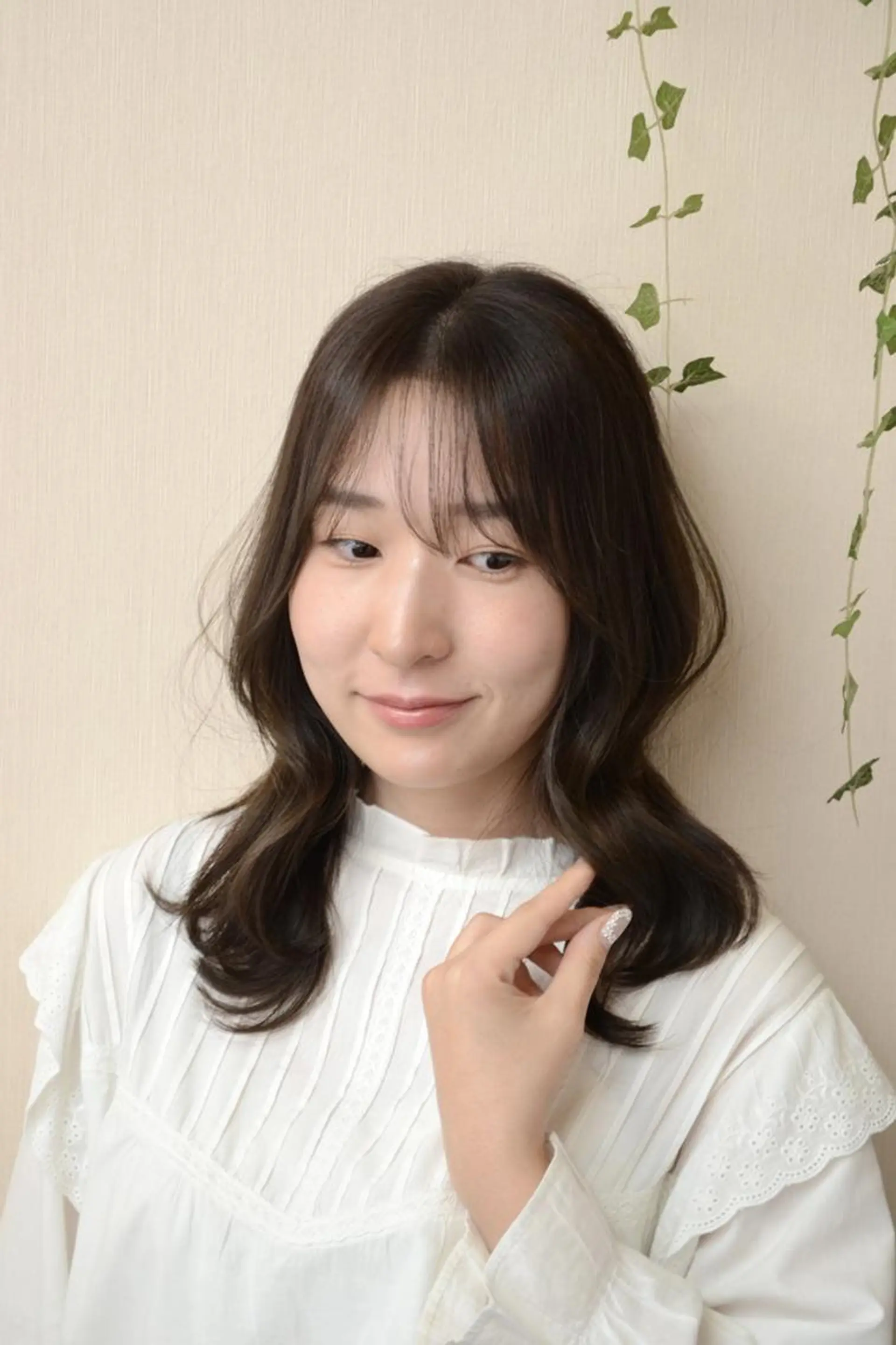 セミロング アッシュ くびれヘア 韓国風ヘア カット ヘアカラー トリートメント 澤崎 希望のヘアスタイル