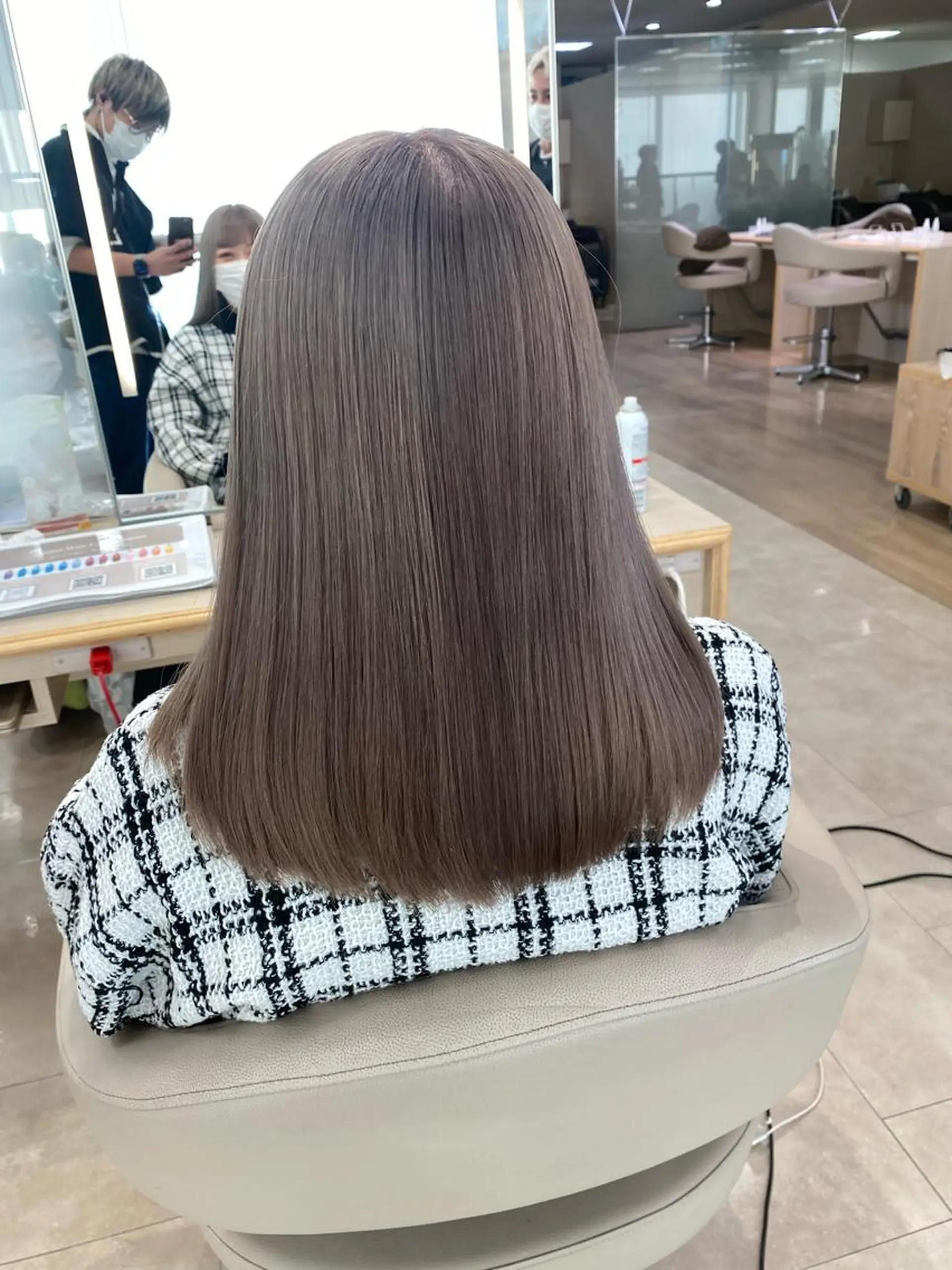 ミディアム カラー グレージュ ミルクティーグレージュ ヘアカラー トリートメント ヘアセット ハイトーン/ウルフ /レイヤー/坂野幸伸のヘアスタイル