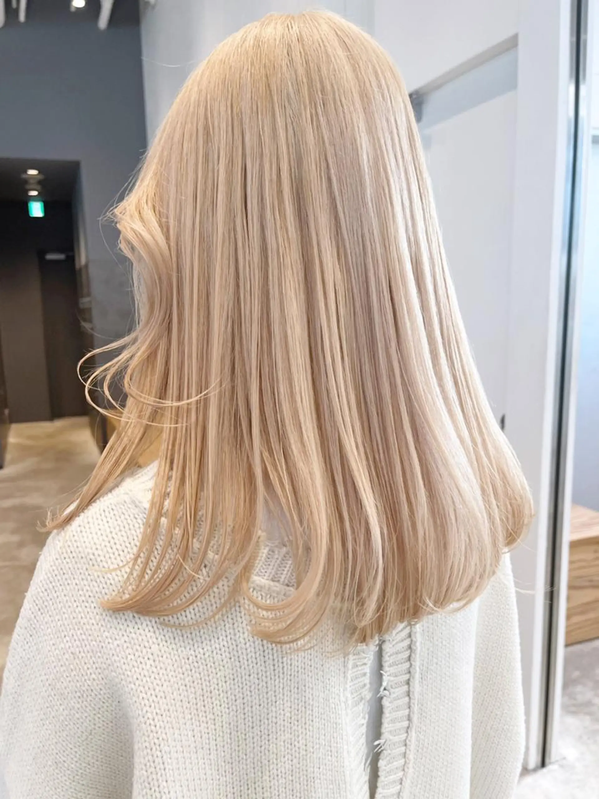 セミロング カラー ベージュカラー ホワイトベージュ カット ヘアカラー トリートメント ITbyALBUM 藤沢店のヘアスタイル