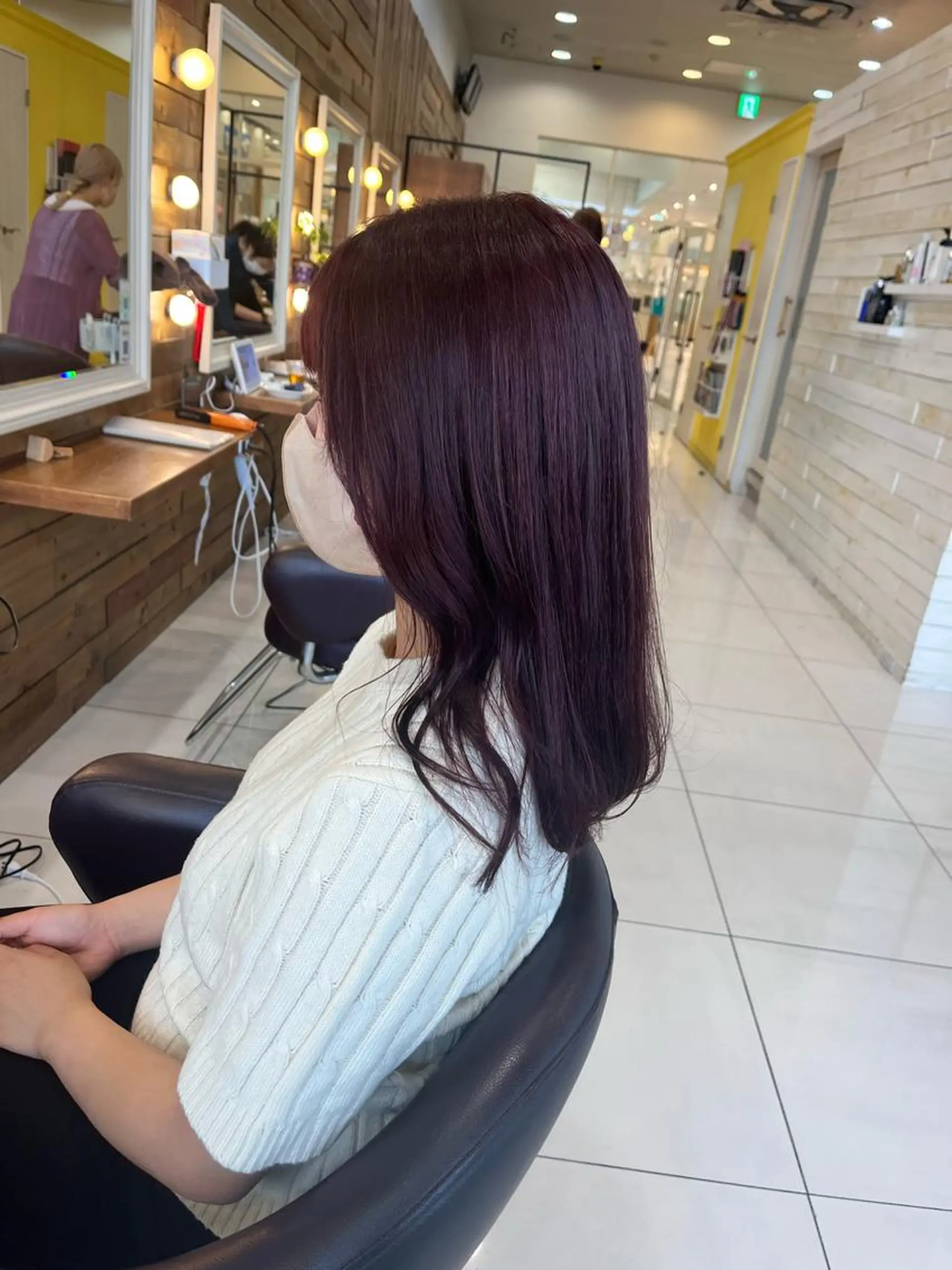 ミディアム カット ヘアカラー らいむ/暖色/ルーツ /イヤリングカラーのヘアスタイル