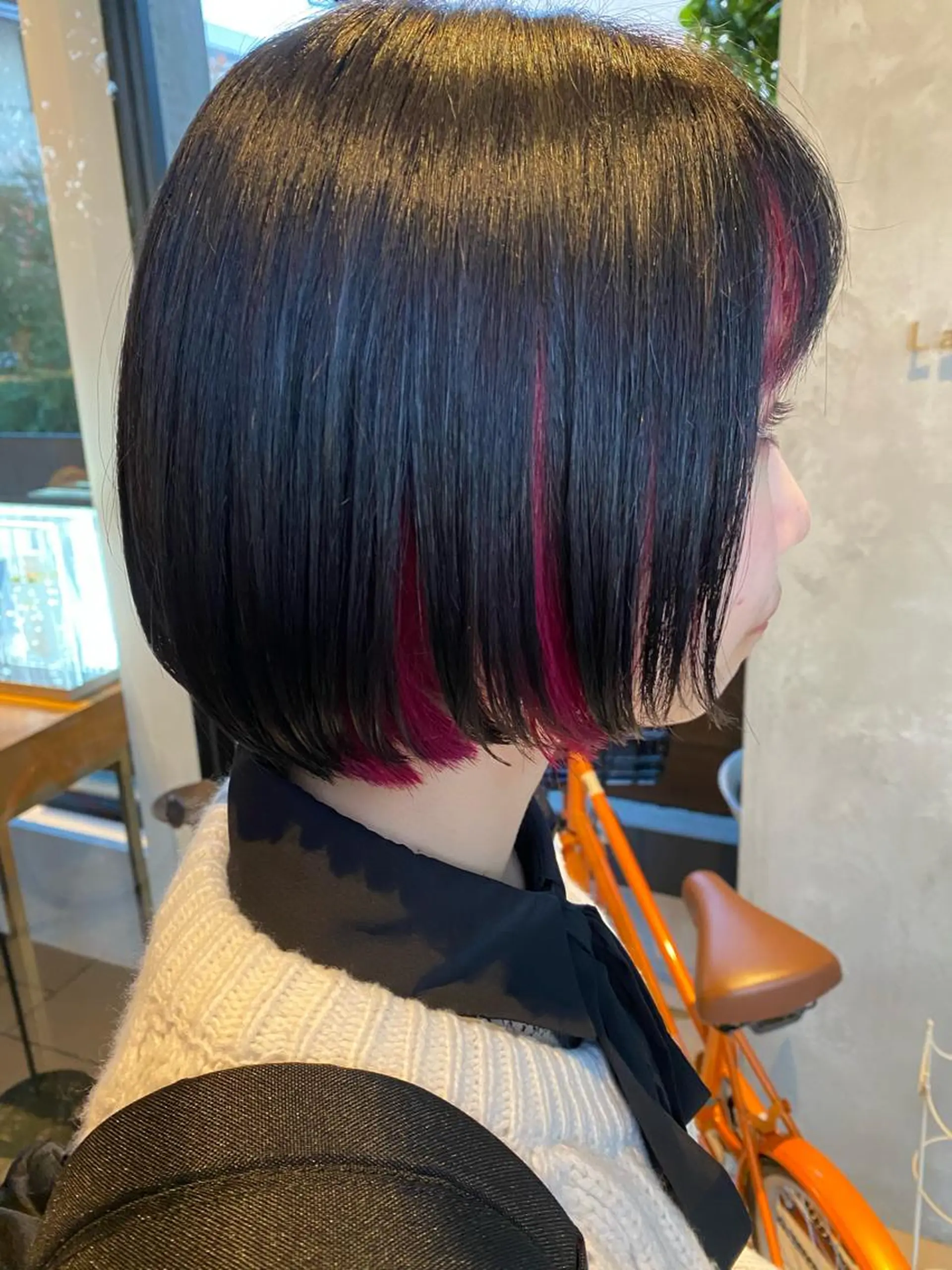 ショート カラー インナーカラー ボブ DEE okazakiのヘアスタイル