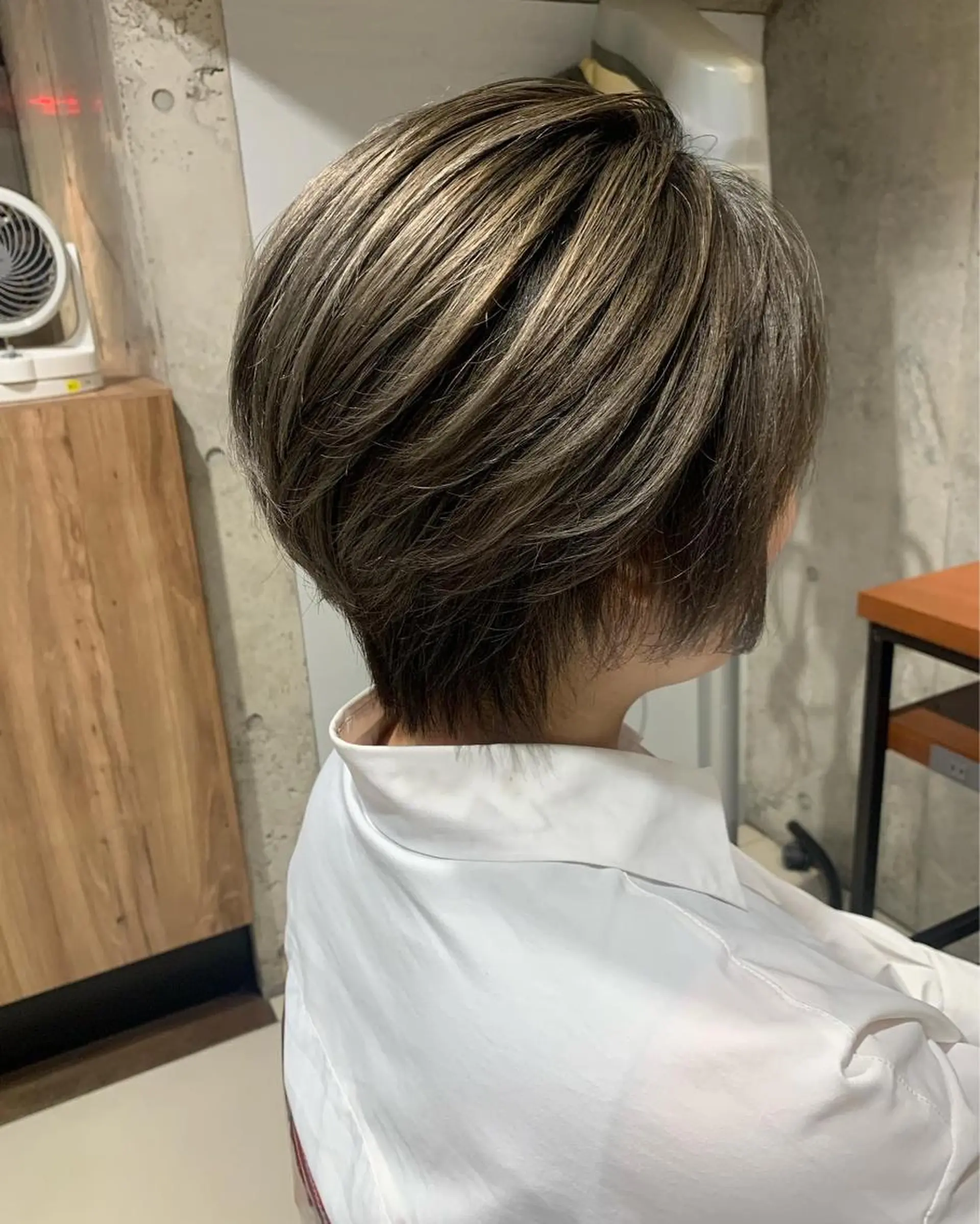 ショート カラー バレイヤージュ レイヤーカット ショートヘア AQUA 平田真一のヘアスタイル