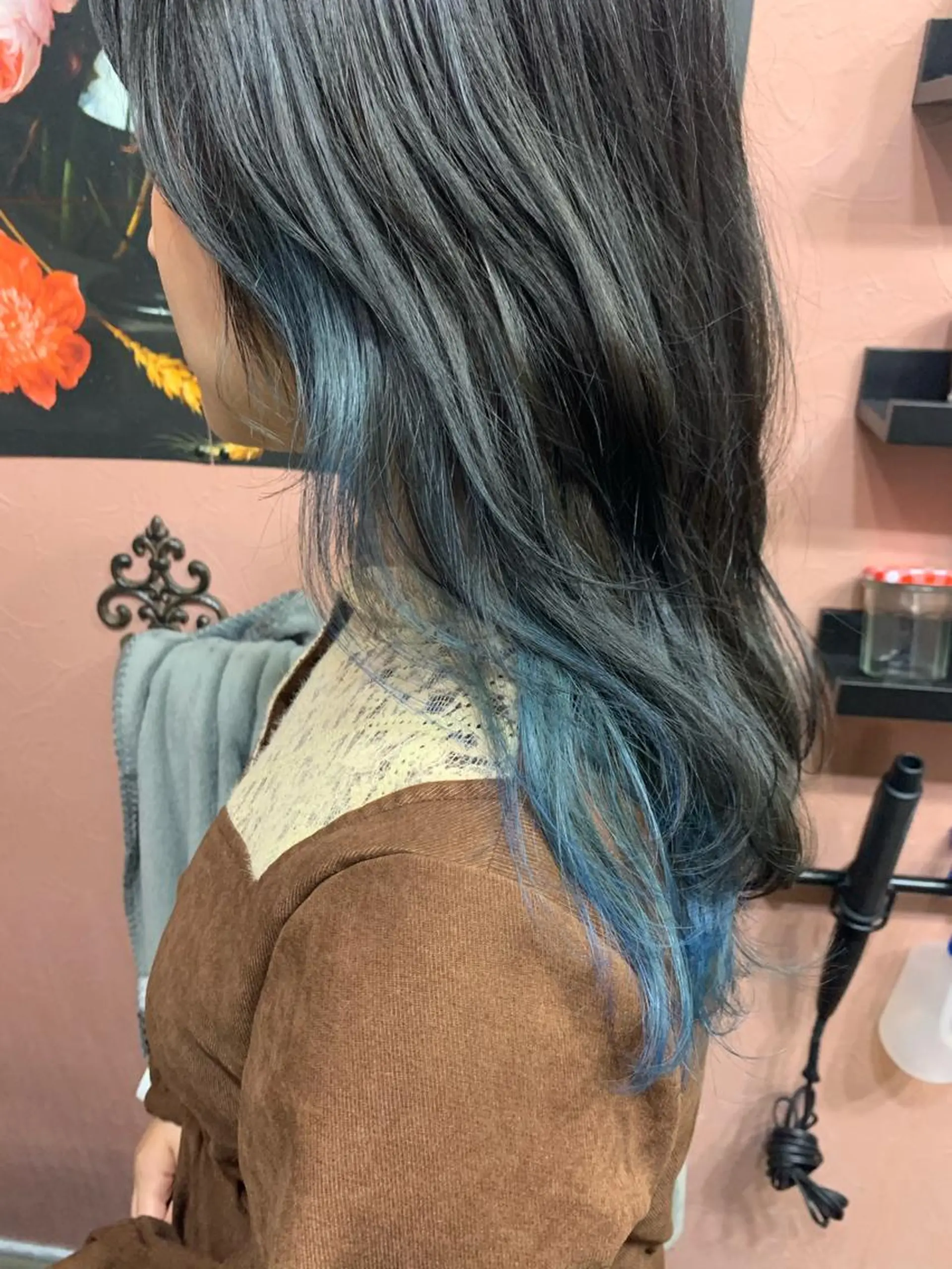 セミロング カラー ブリーチ ブルーカラー インナーカラー サダハルカ |chouetteのヘアスタイル