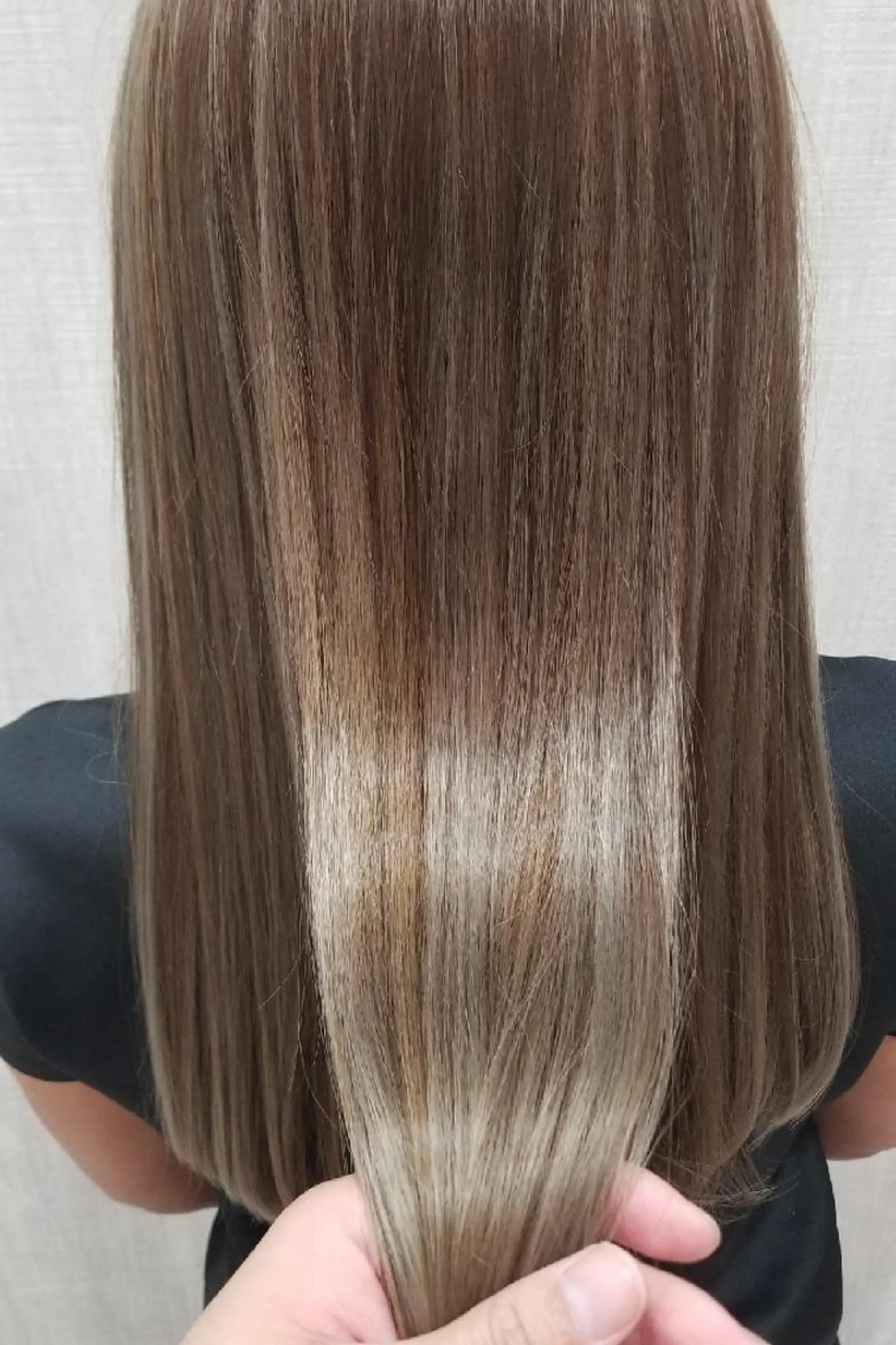 セミロング カラー トリートメント カット ヘアカラー トリートメント 顔周りレイヤーカット 髪質改善代表西村功平のヘアスタイル