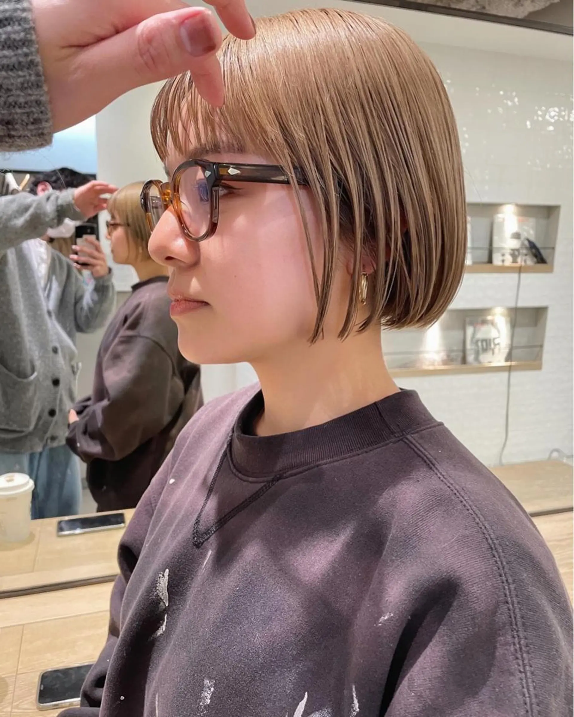 ショート カラー ベージュカラー ハイトーンカラー ボブ カット ヘアカラー トリートメント Loom.所属・村上雅人 ナチュラルモードのヘアスタイル