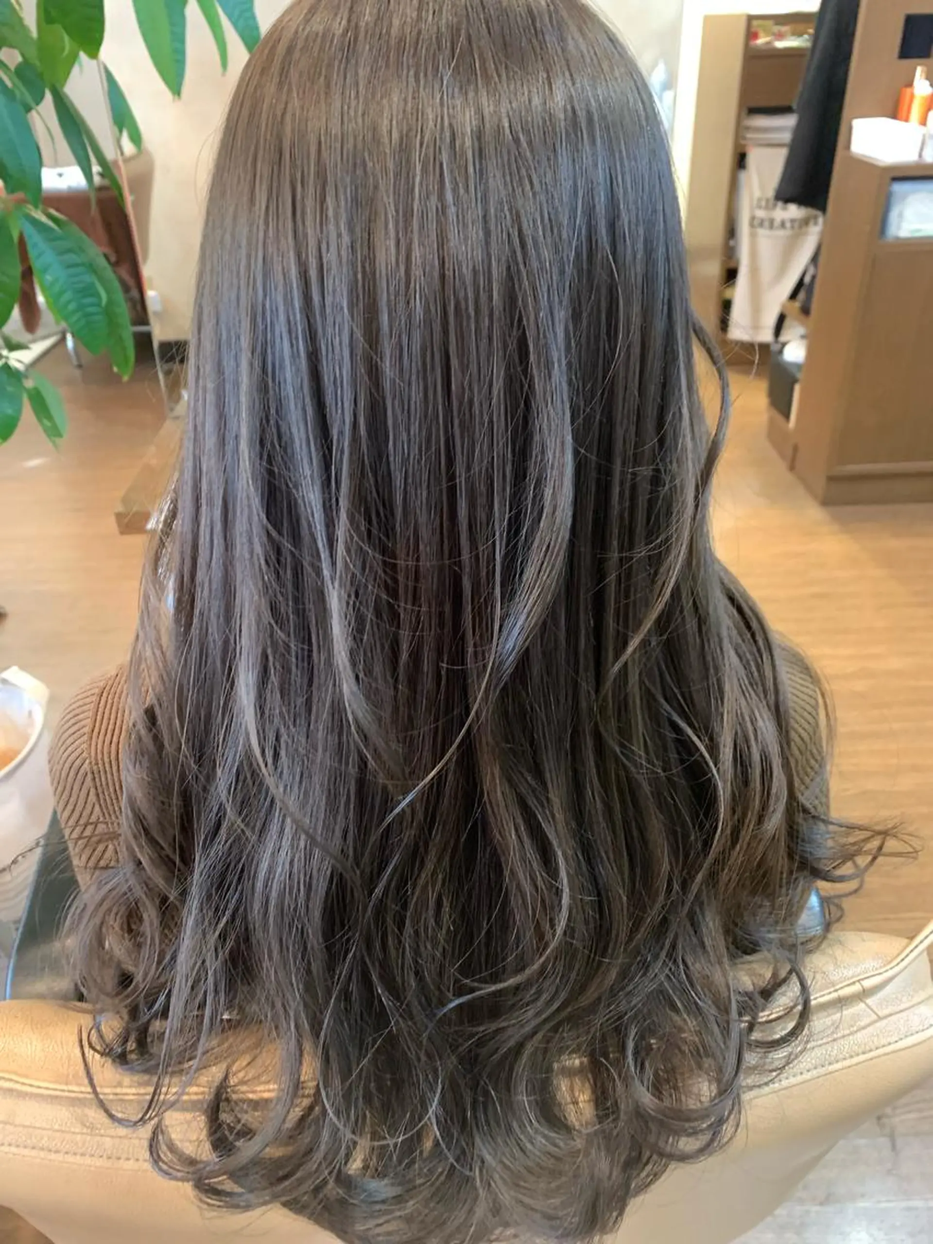 ロング カラー カット ヘアカラー トリートメント coupe ciseauxのヘアスタイル