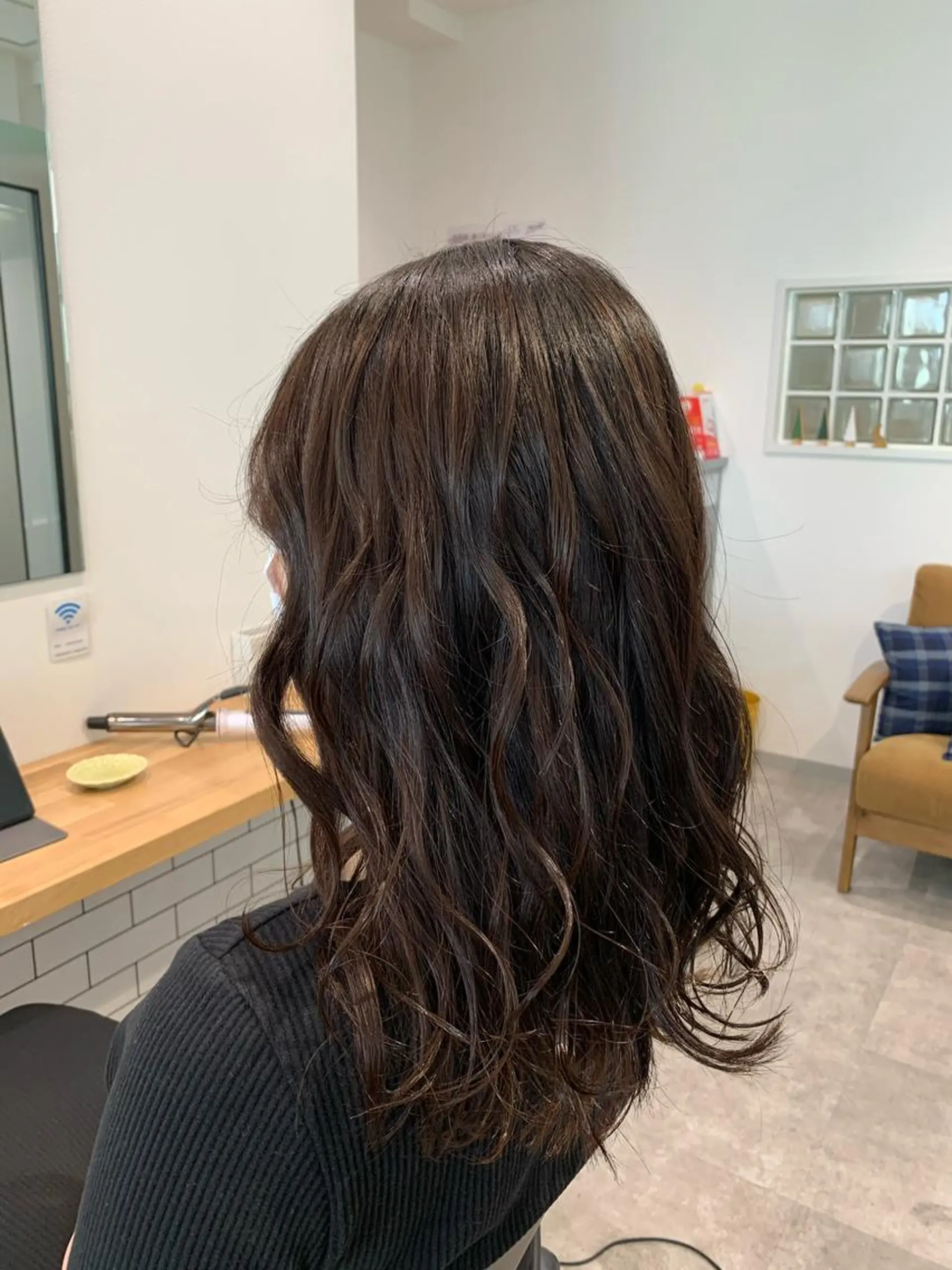 ミディアム カラー アッシュ バレイヤージュ ベージュカラー ブロンド ブルーカラー レイヤーカット/ 艶カラー/RYOMAのヘアスタイル