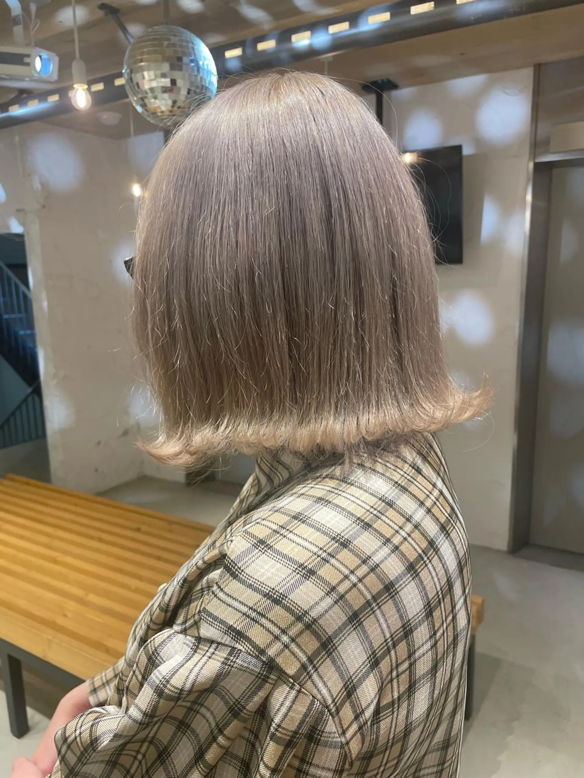 セミロング カラー 艶ハイトーン👑♡ NATSUKIのヘアスタイル