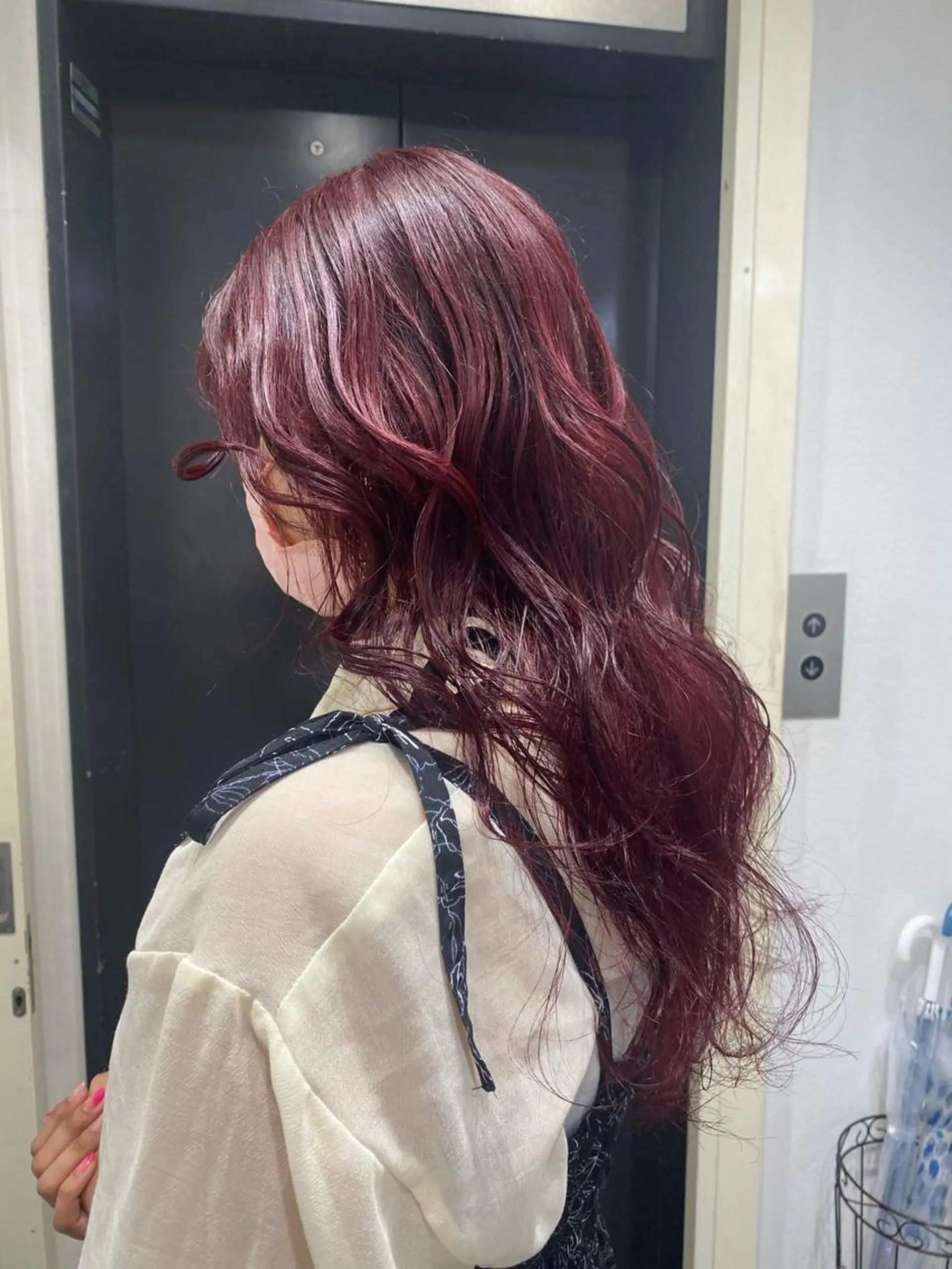 ロング ヘアカラー maya レイヤーカットのヘアスタイル