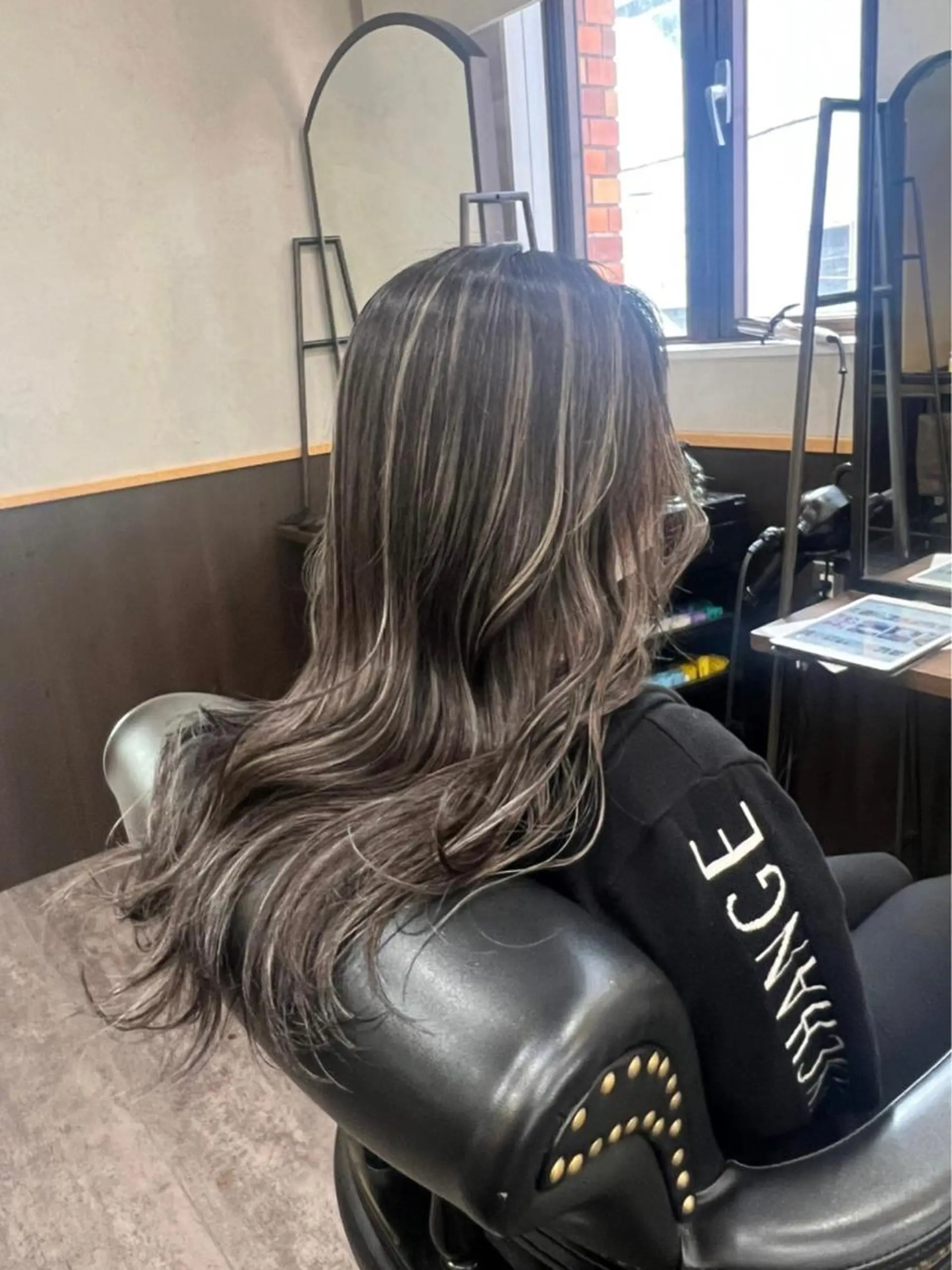 セミロング カラー ハイライトカラー ハイライト ヘアカラー 🌿ガクト 🌿艶髪透明感のヘアスタイル