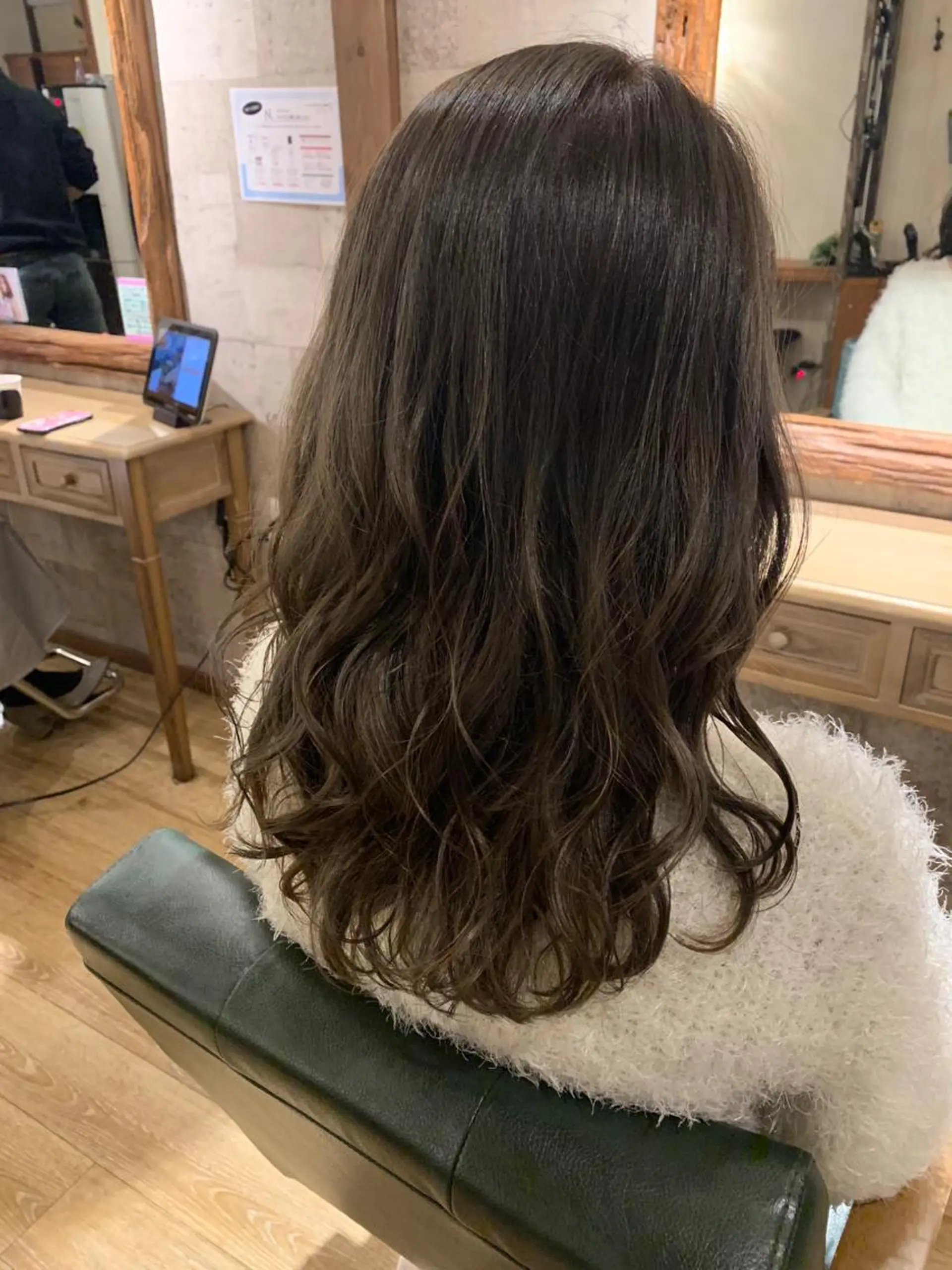 ミディアム カラー ブリーチ ダブルカラー グレージュ カーキグレージュ ヘアカラー トリートメント SALOWIN(サロウィン)広島並木通り所属・田村和範/似合わせ カラー/縮毛矯正のヘアスタイル