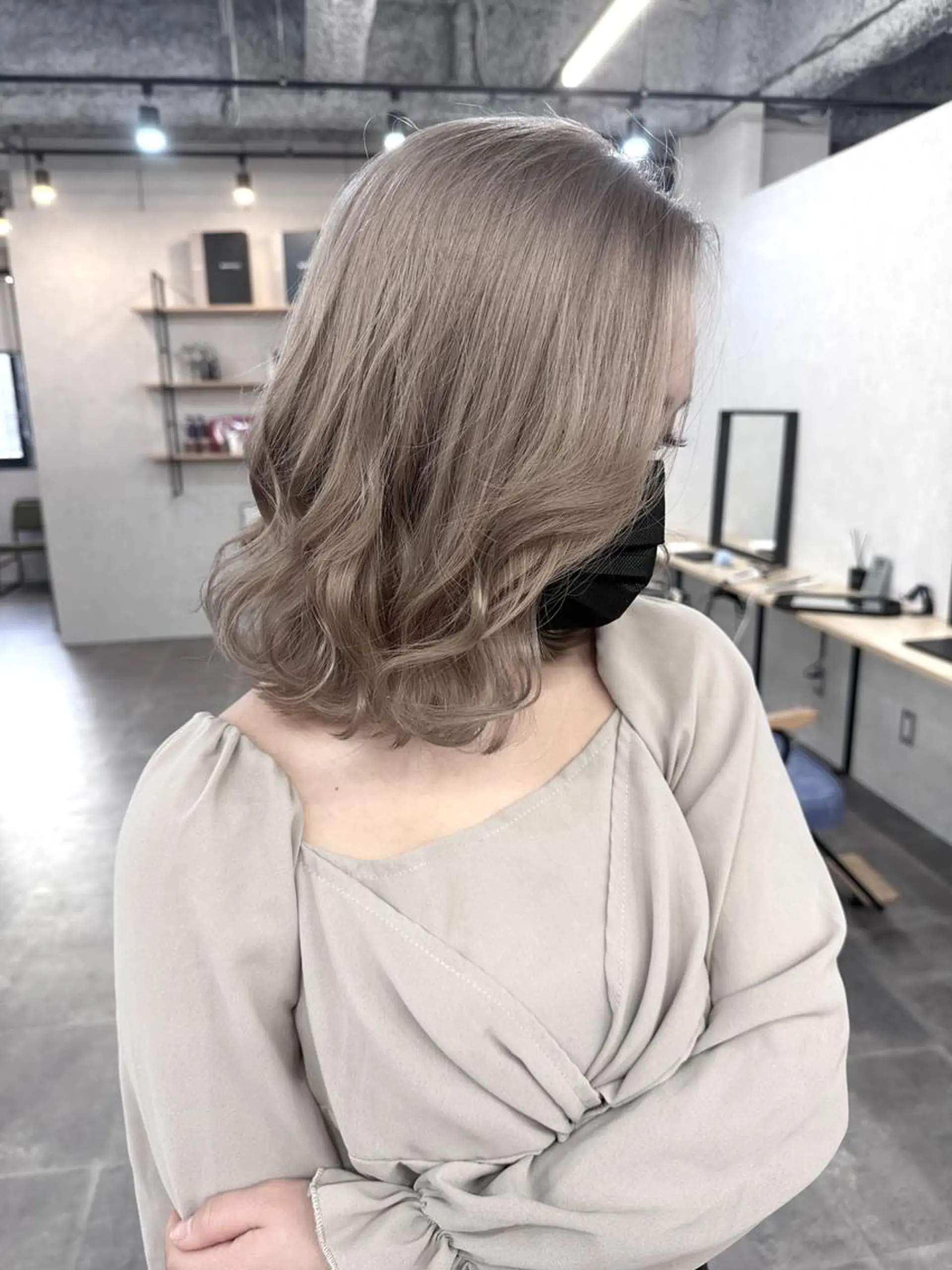 ミディアム カラー ヘアアレンジ ハイトーン カラーのヘアスタイル