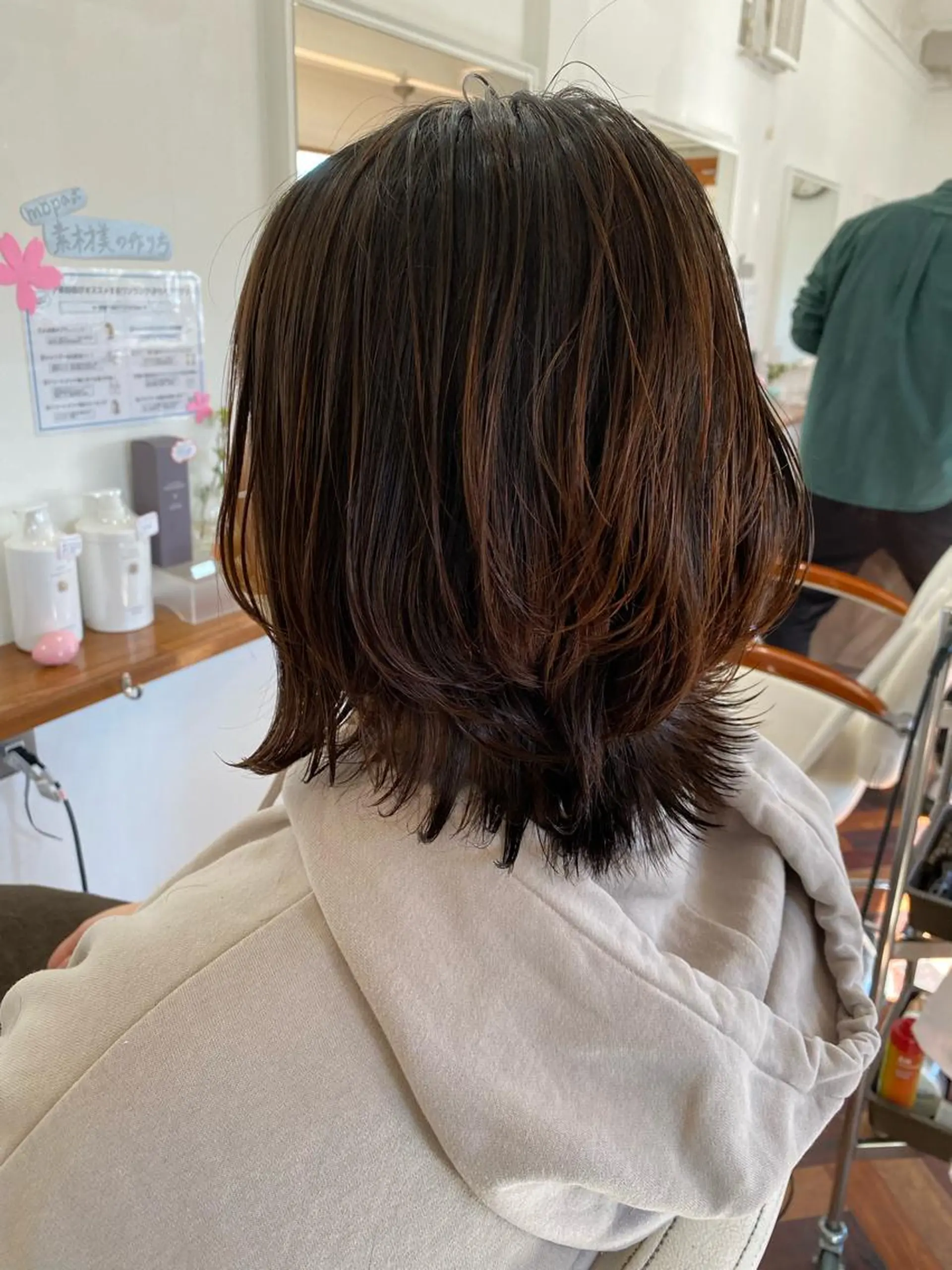 ミディアム レイヤーカット Kazaoka Saraのヘアスタイル
