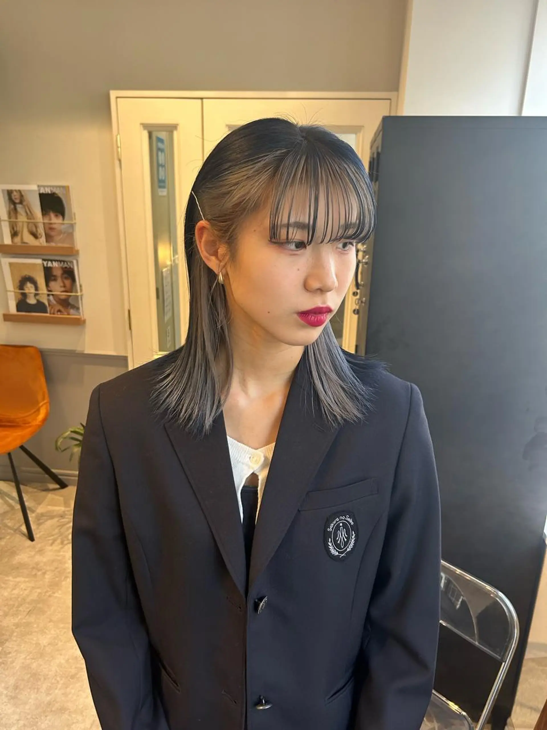 セミロング カラー sliver マツイ　レンのヘアスタイル