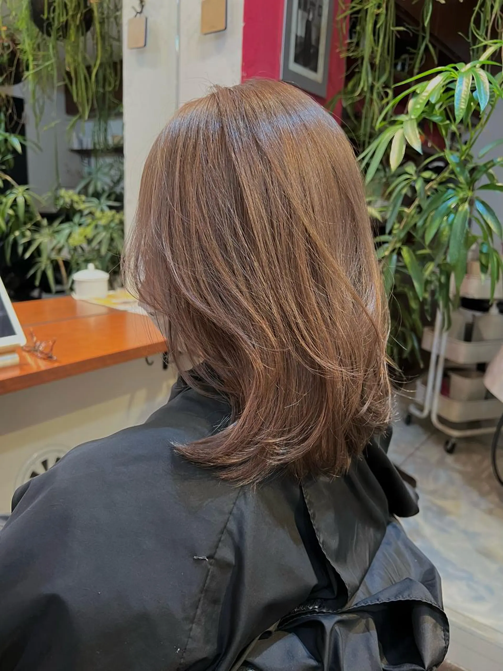 ミディアム カラー ベージュカラー ブリーチ ケアブリーチ グレージュ カット ヘアカラー トリートメント 柔らかブラウン/顔周 りレイヤー♡ユウシのヘアスタイル