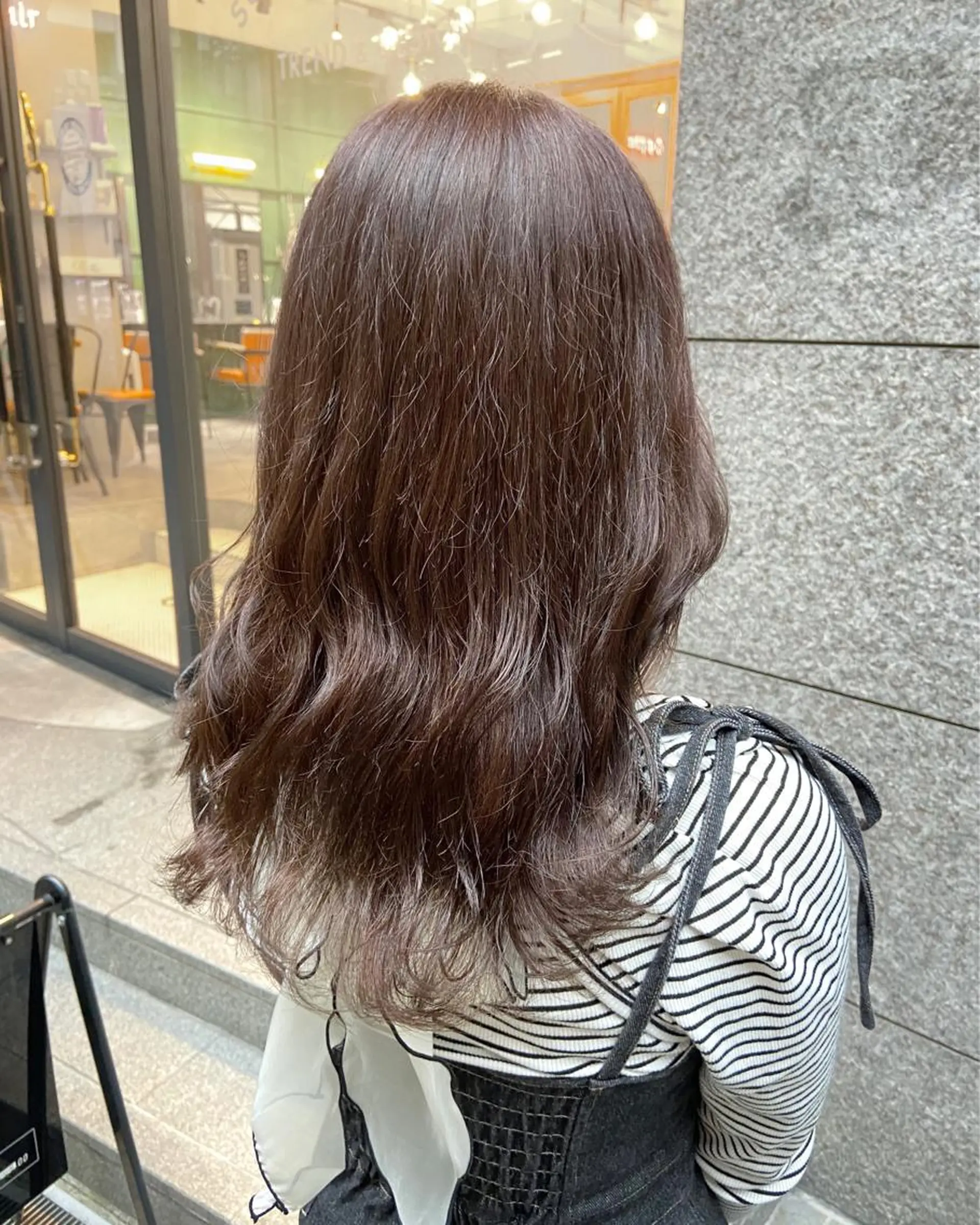 ロング カラー ブリーチ グレージュ ブリーチなしカラー ノイシキ サキのヘアスタイル