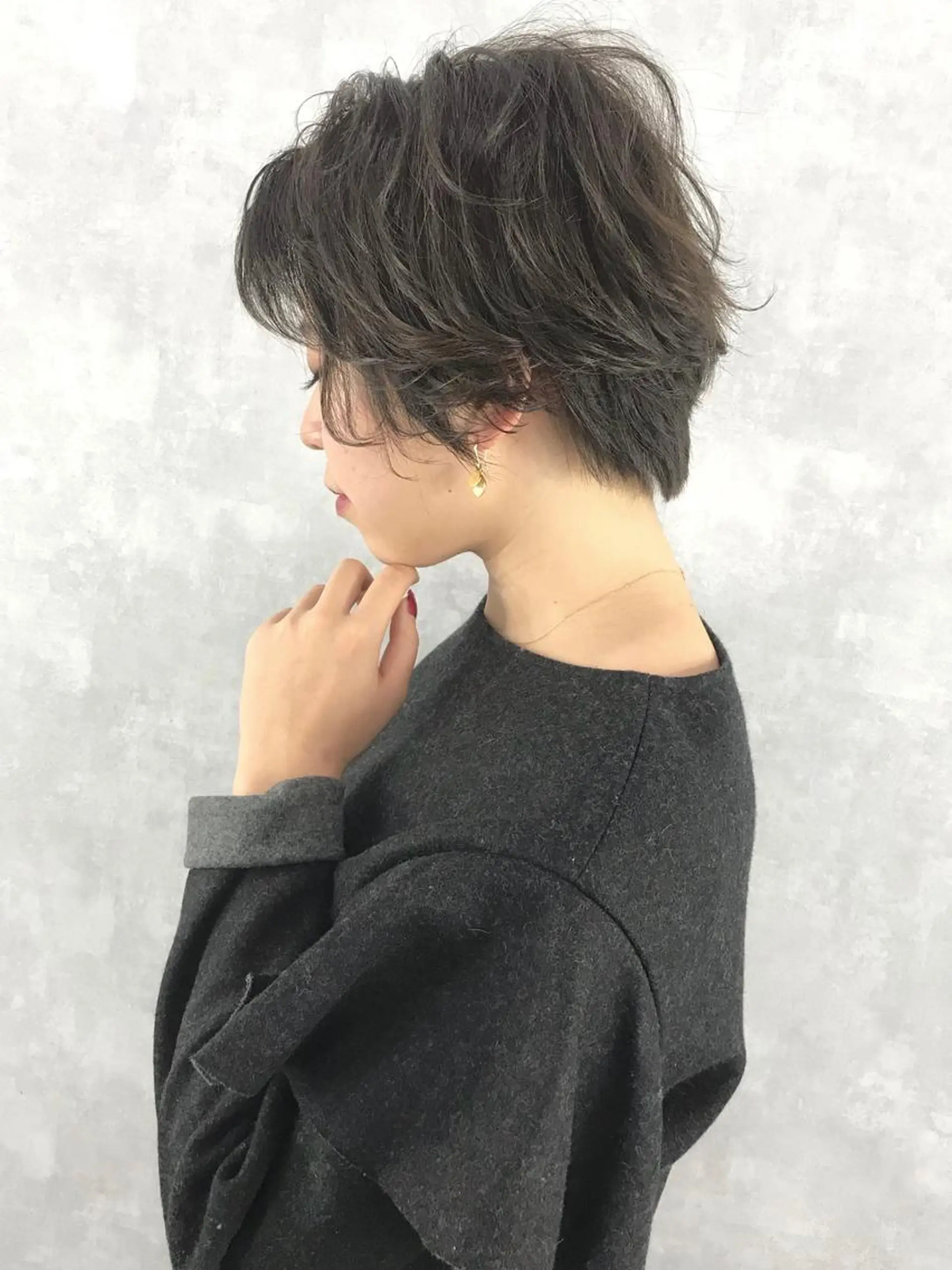 ショート カラー グレージュ ハイライトカラー ハイライト TOMOYAレイヤー ブリーチ縮毛矯正のヘアスタイル