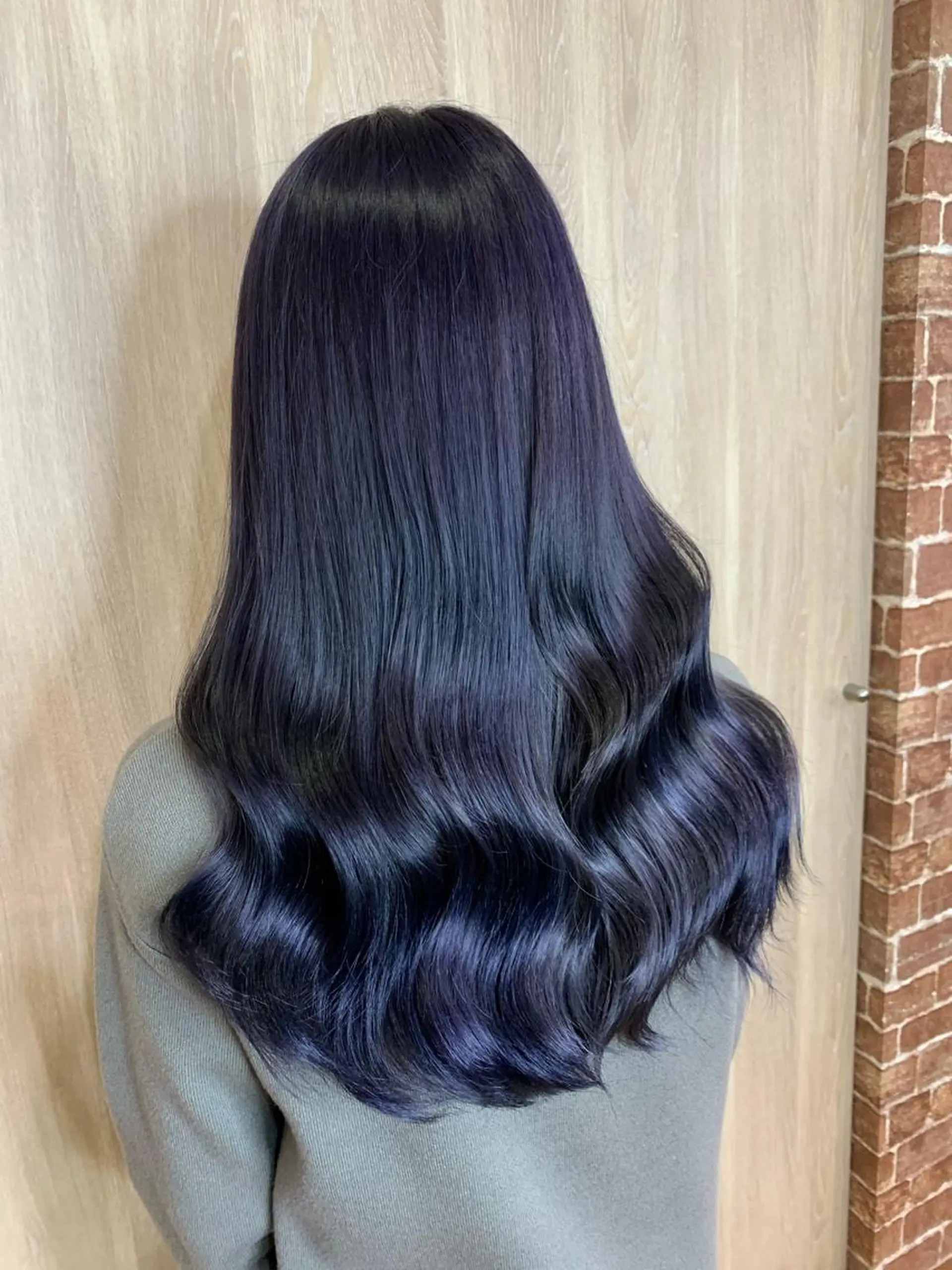 セミロング カラー ヘアアレンジ 黒髪 ブルーカラー ブルーブラック ヘアカラー トリートメント ヘアセット RYOSUKE ハイトーンのヘアスタイル