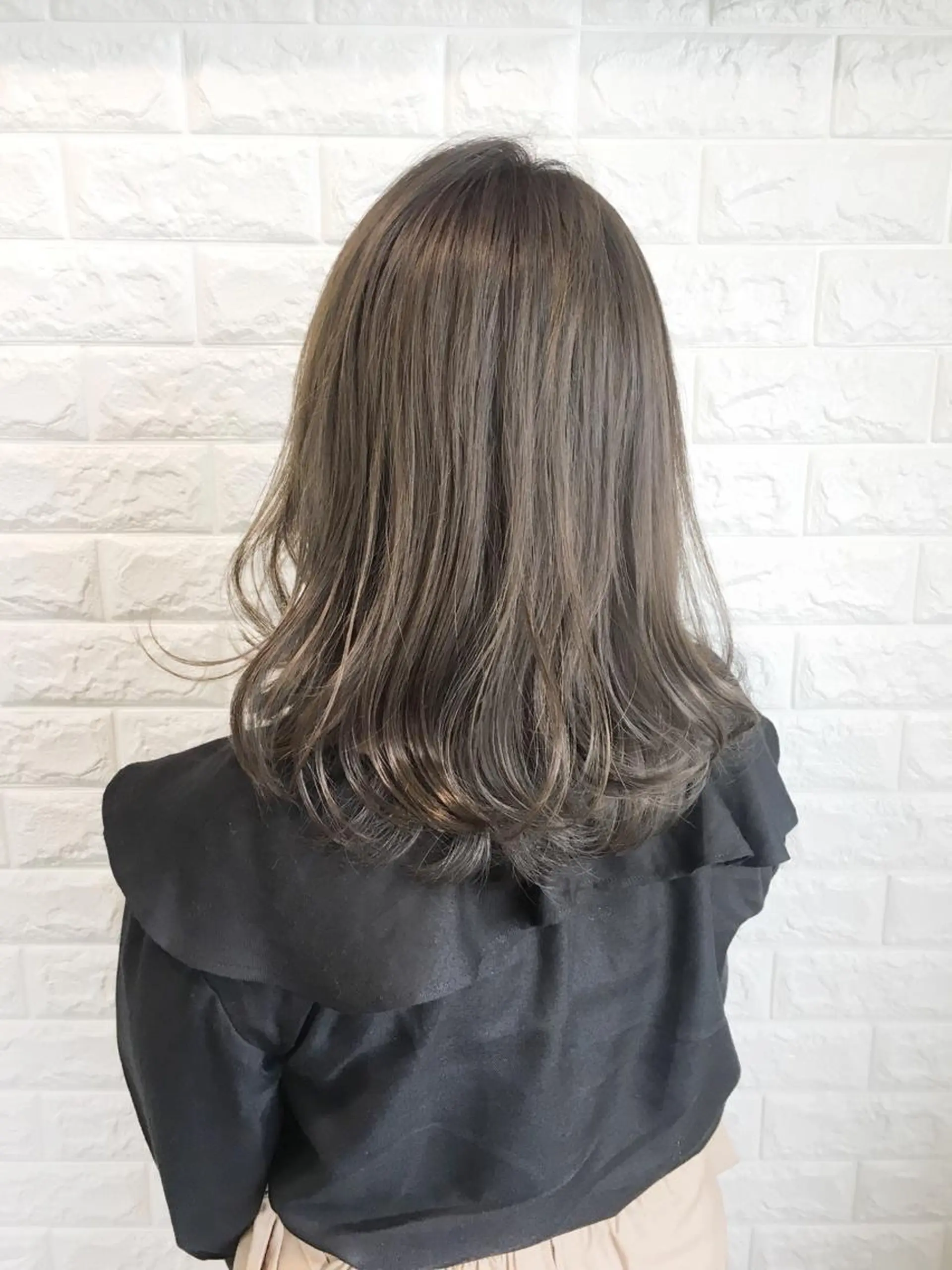 セミロング カラー 🌿‬ ܸAir 透明感🌱西村知佳のヘアスタイル