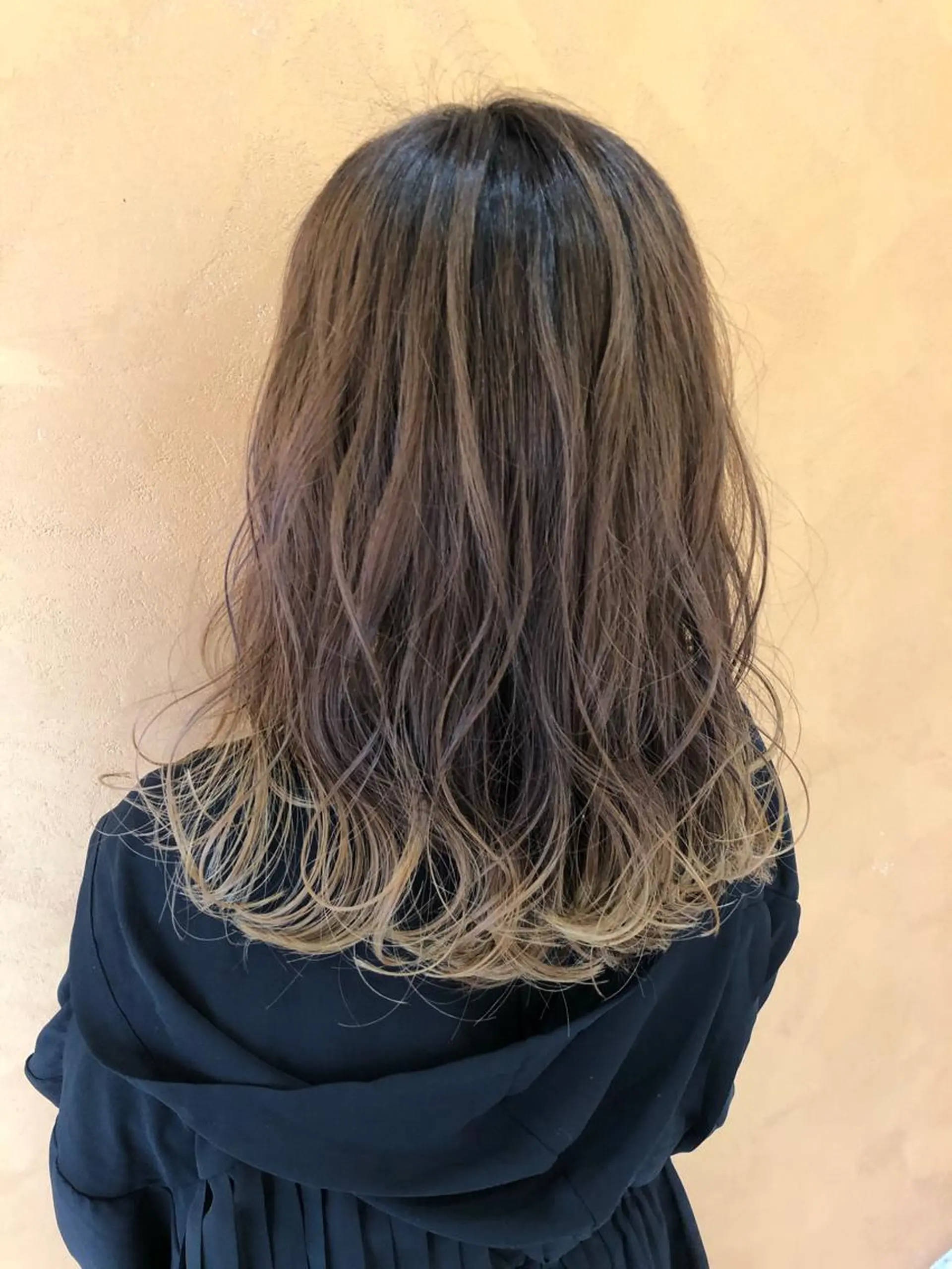 セミロング カラー 西 めぐみのヘアスタイル