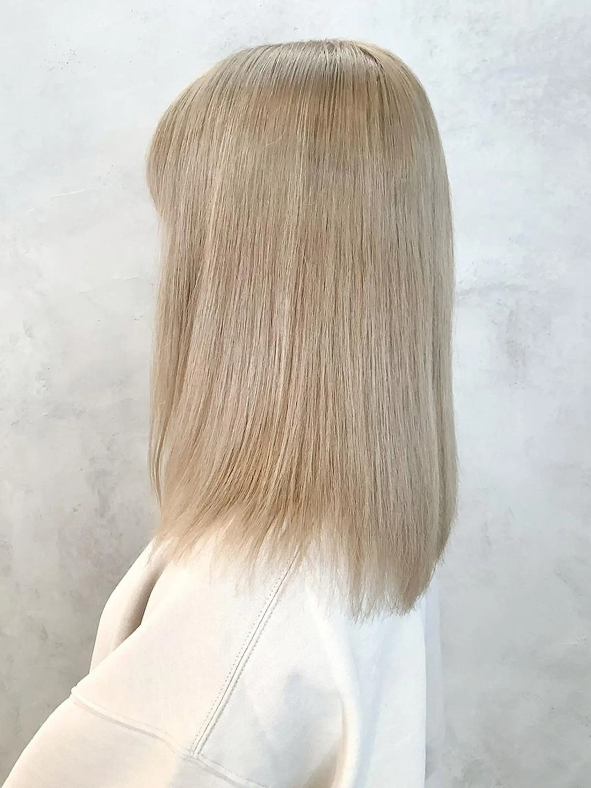 ミディアム カラー パーマ ヘアアレンジ ベージュカラー 抜きっぱなしブロンド ホワイトベージュ カット ヘアカラー トリートメント ITbyALBUM 松戸のヘアスタイル