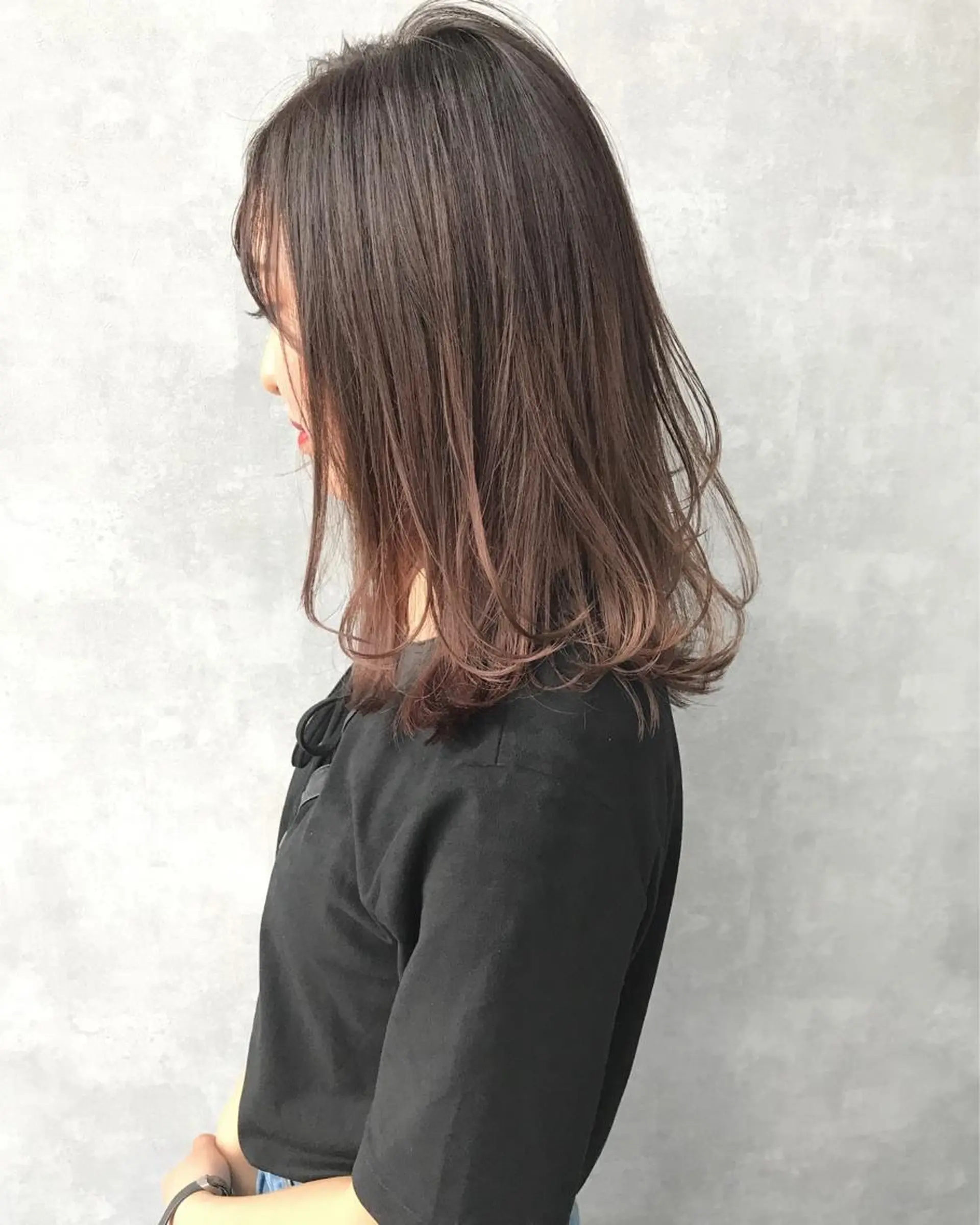 ミディアム カラー カシス グラデーションカラー グレージュ ハイライトカラー ハイライト TOMOYAレイヤー ブリーチ縮毛矯正のヘアスタイル