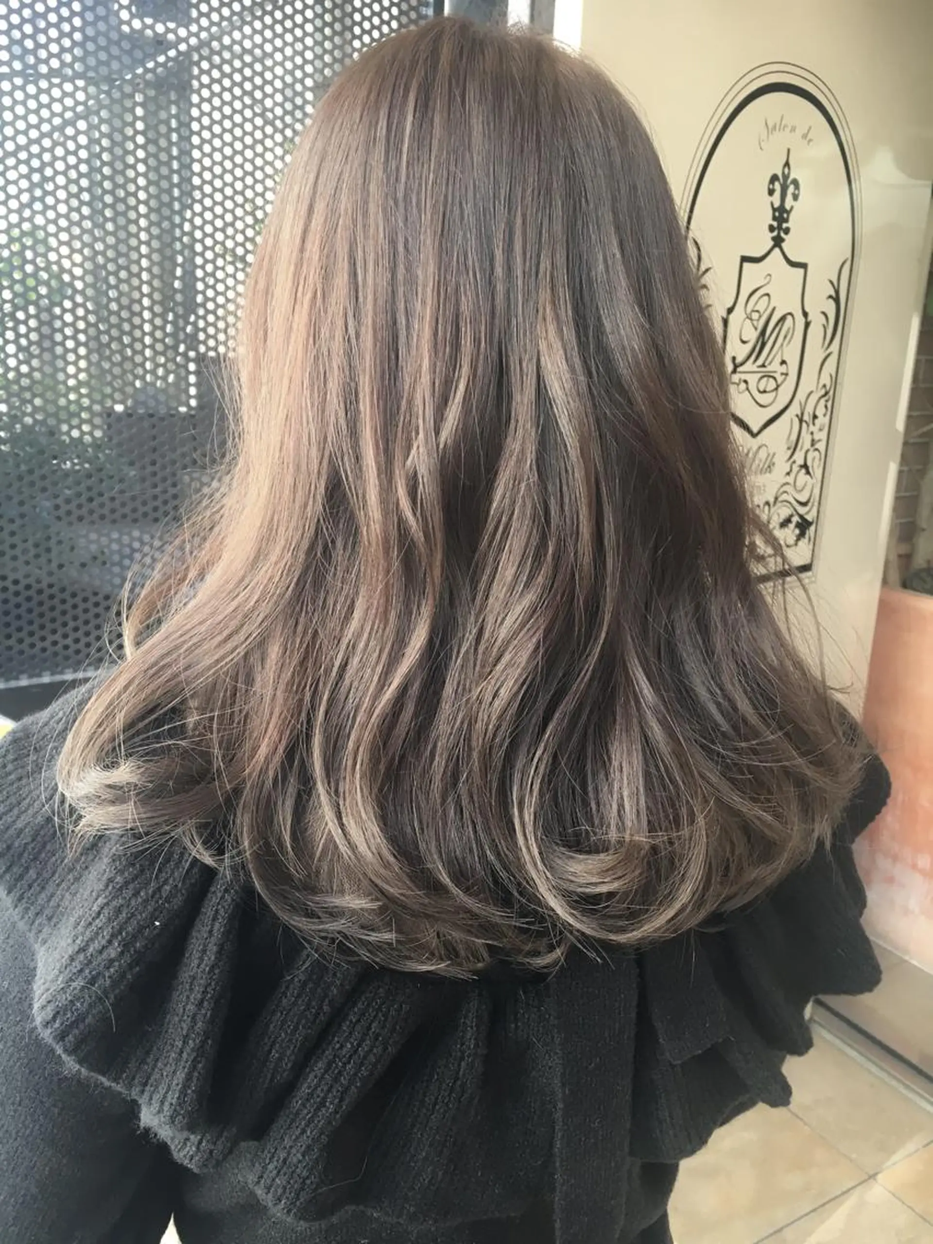 セミロング カラー グレージュ ミルクティーグレージュ 北條 優輝のヘアスタイル